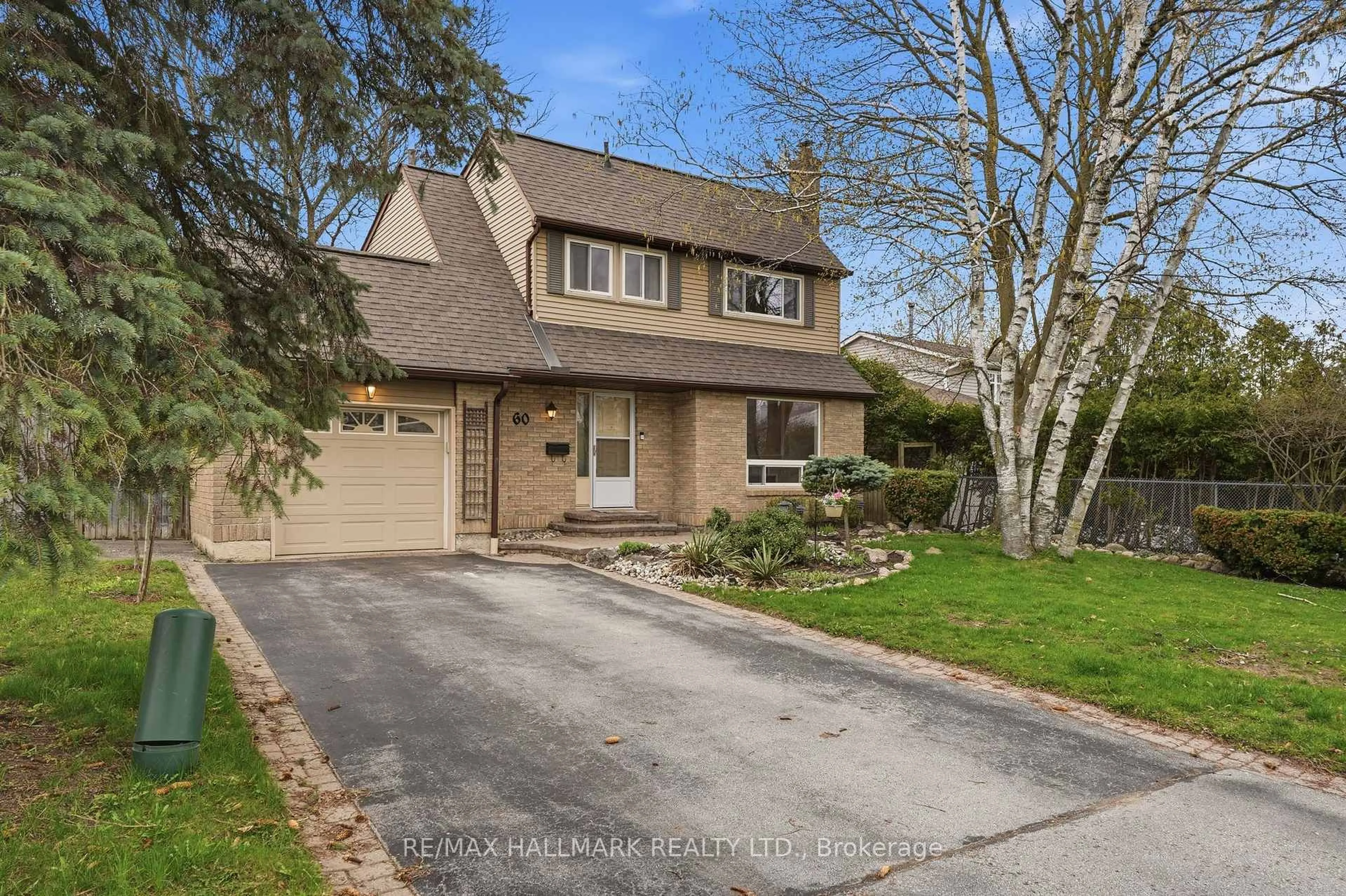 Home with vinyl exterior material, street for 60 Nisbet Dr, Aurora Ontario L4G 2K5