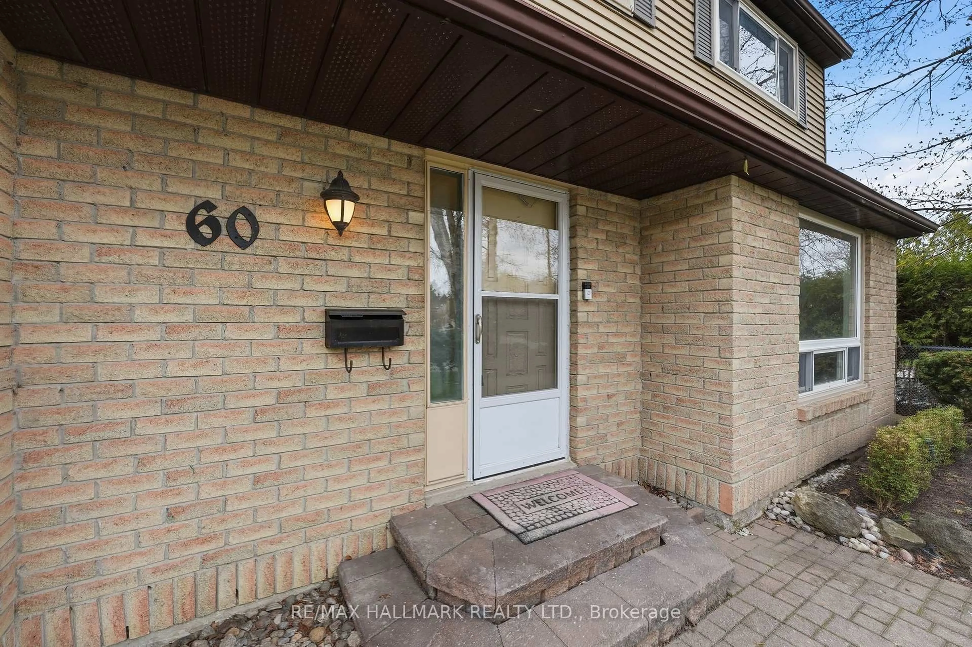 Indoor entryway for 60 Nisbet Dr, Aurora Ontario L4G 2K5