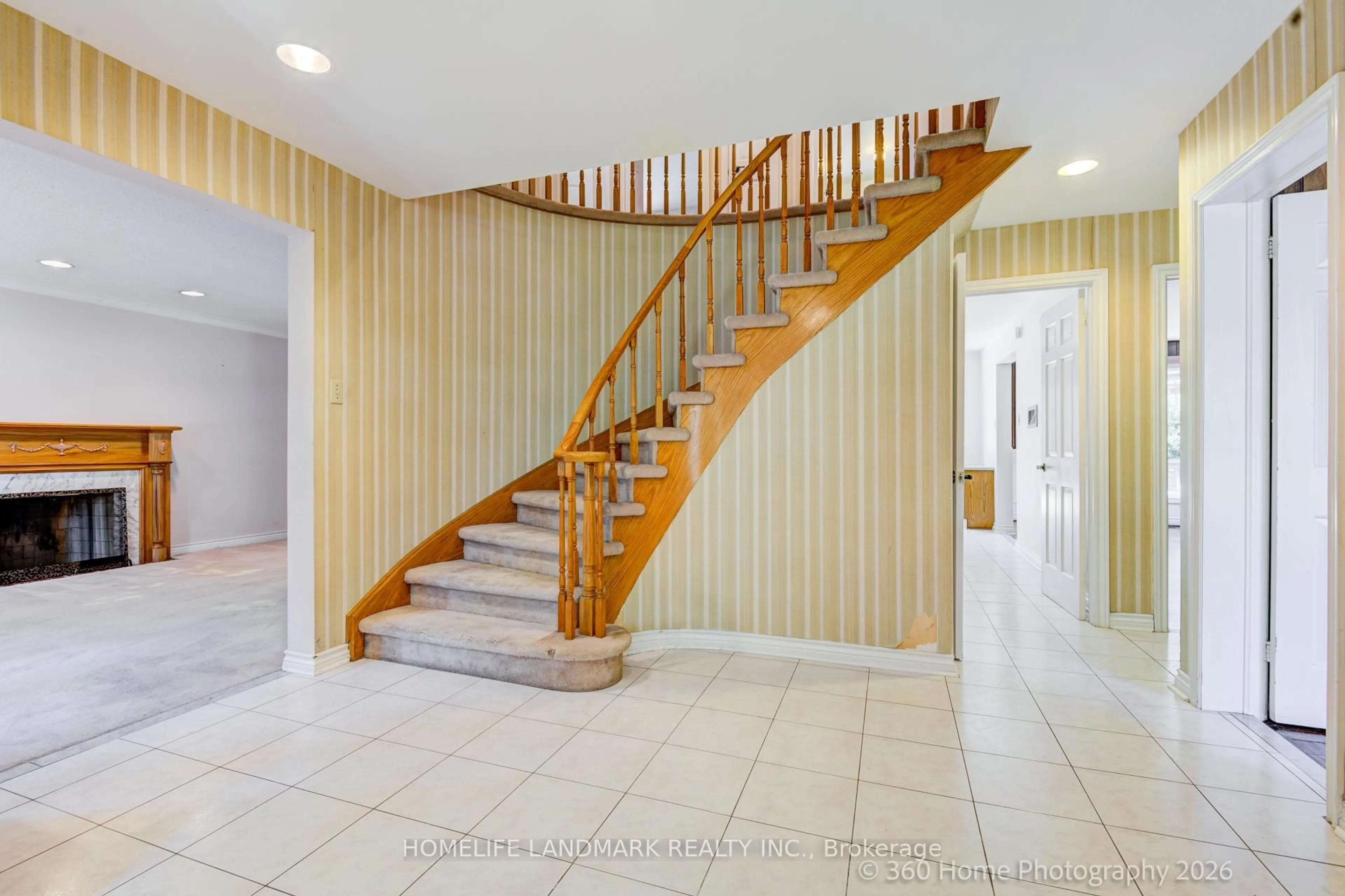 Stairs for 28 Cobblestone Dr, Markham Ontario L3T 4E4