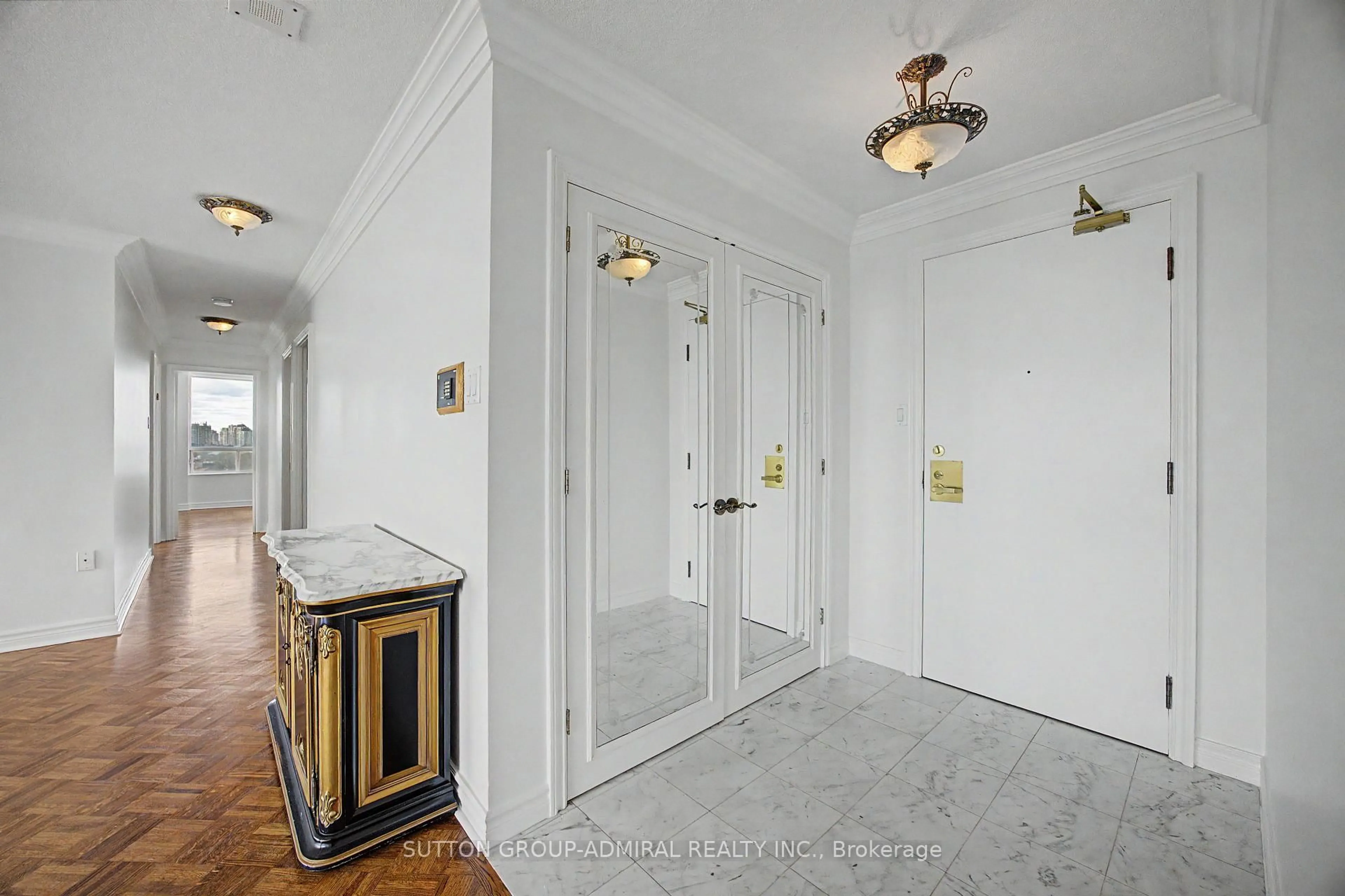 Indoor foyer for 343 Clark Ave #1402, Vaughan Ontario L4J 7K5