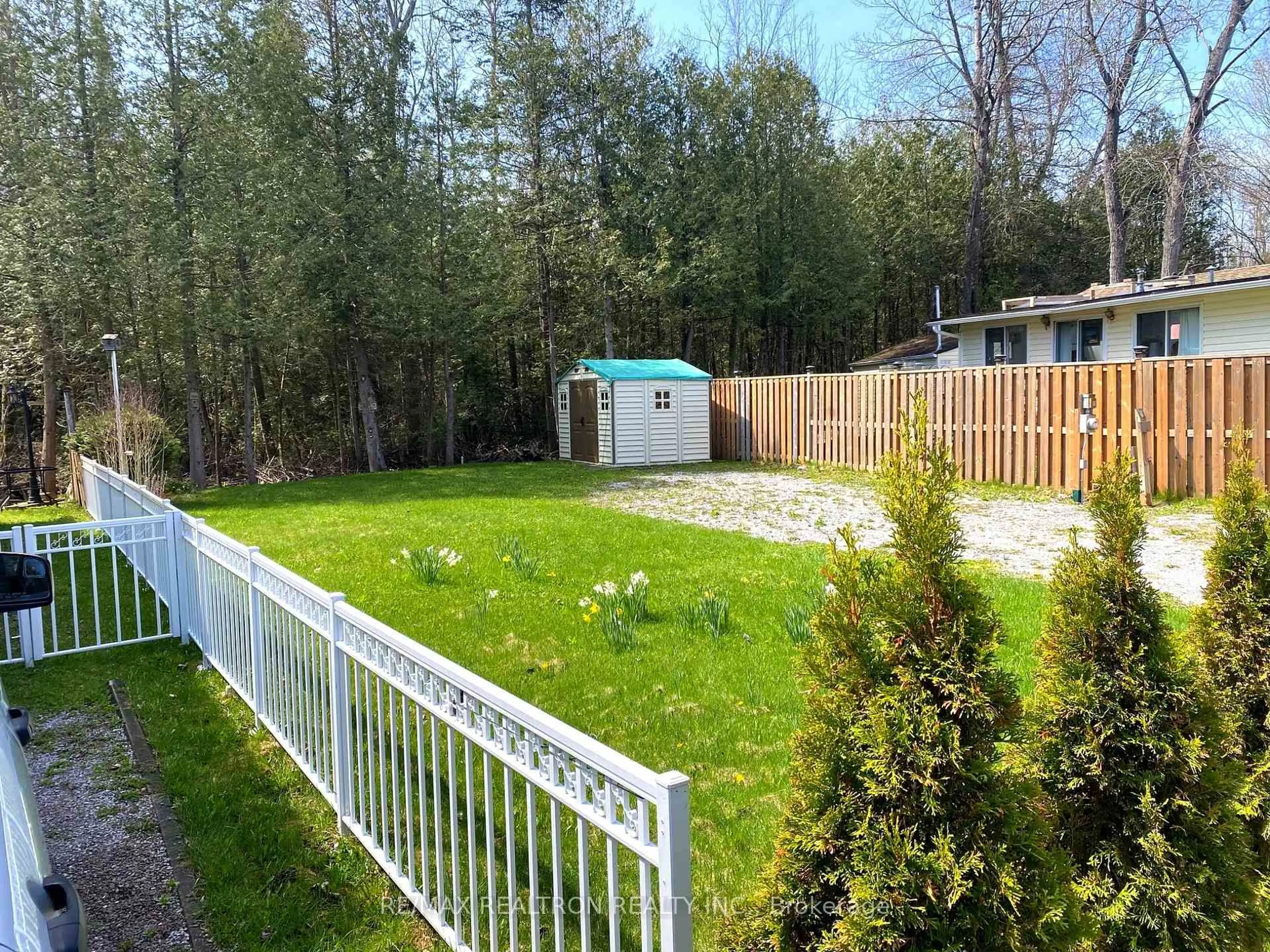 A pic from outside/outdoor area/front of a property/back of a property/a pic from drone, forest/trees view for 53 Horseshoe Circ, Georgina Ontario L0E 1N0
