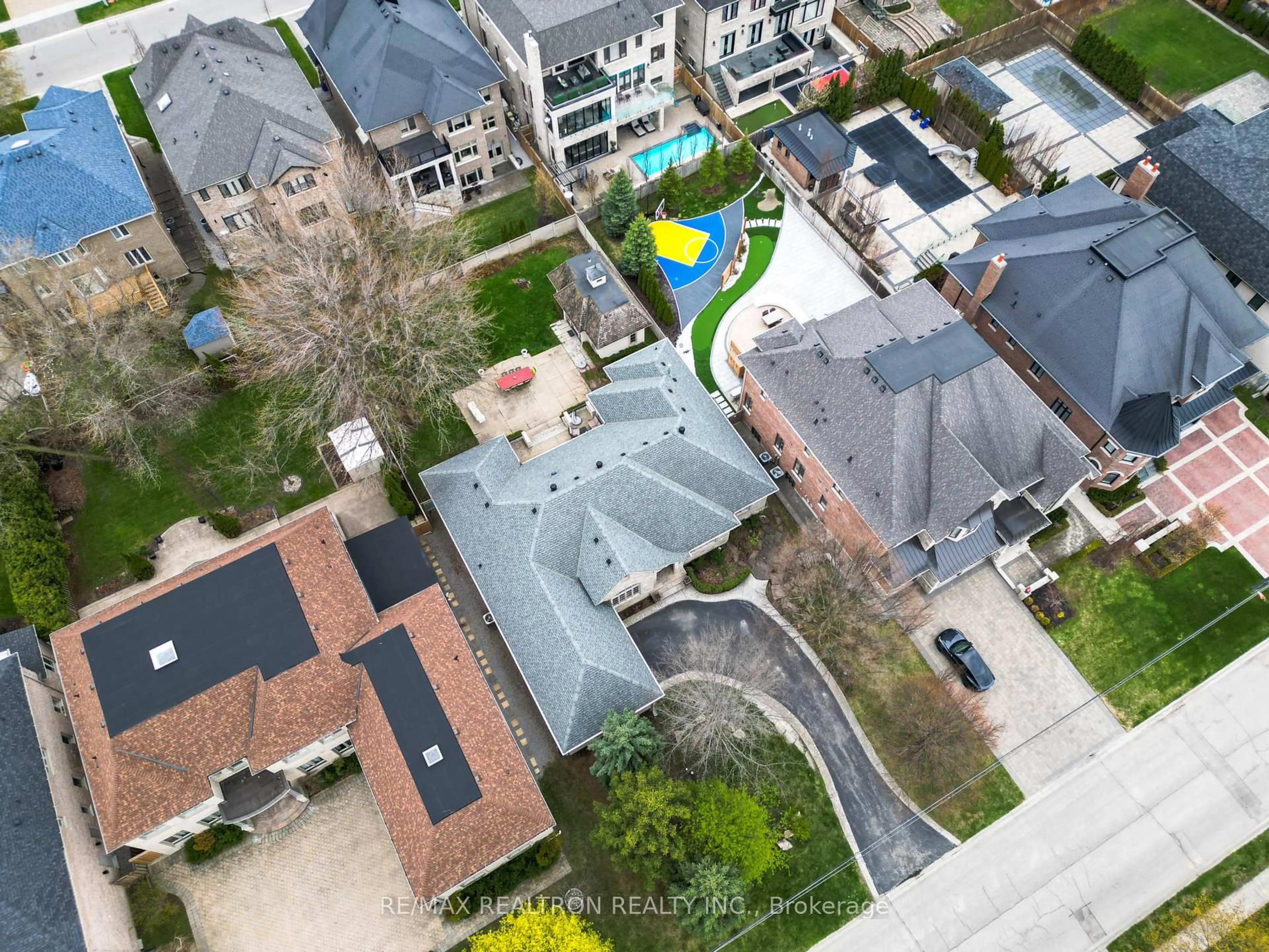 A pic from outside/outdoor area/front of a property/back of a property/a pic from drone, city buildings view from balcony for 103 Duncan Rd, Richmond Hill Ontario L4C 6J4
