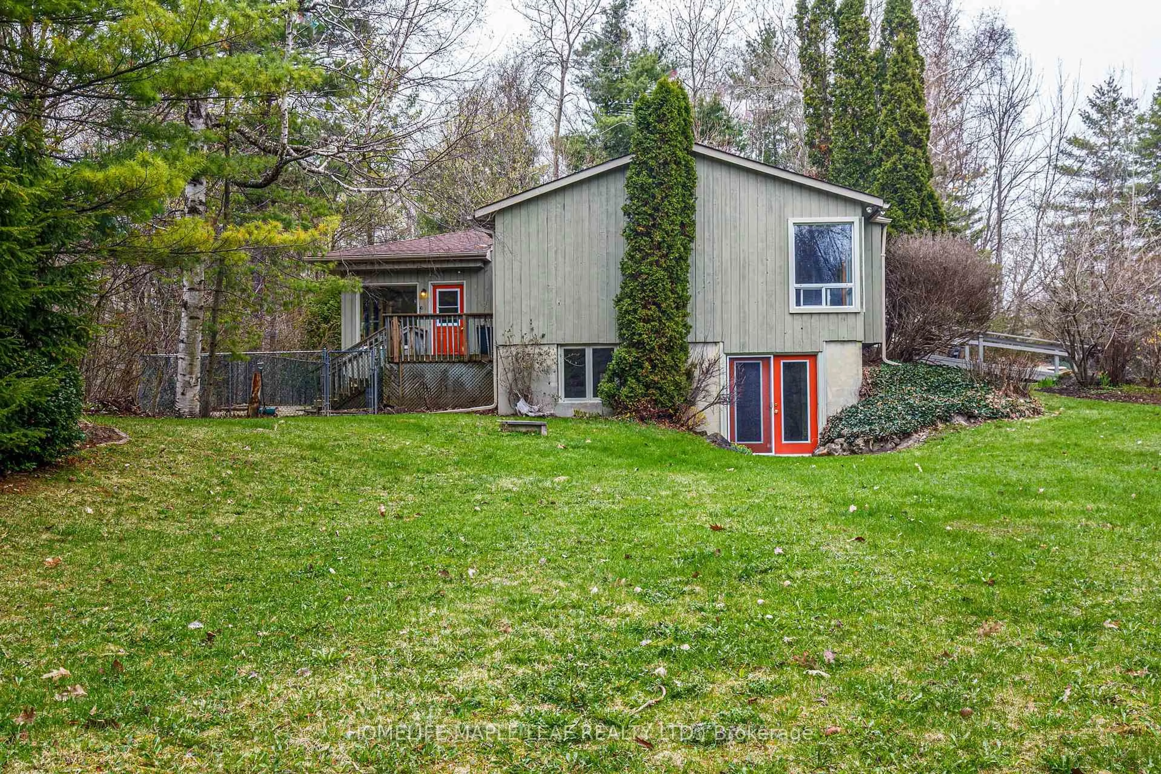 A pic from outside/outdoor area/front of a property/back of a property/a pic from drone, unknown for 5935 6th Line, New Tecumseth Ontario L0G 1W0
