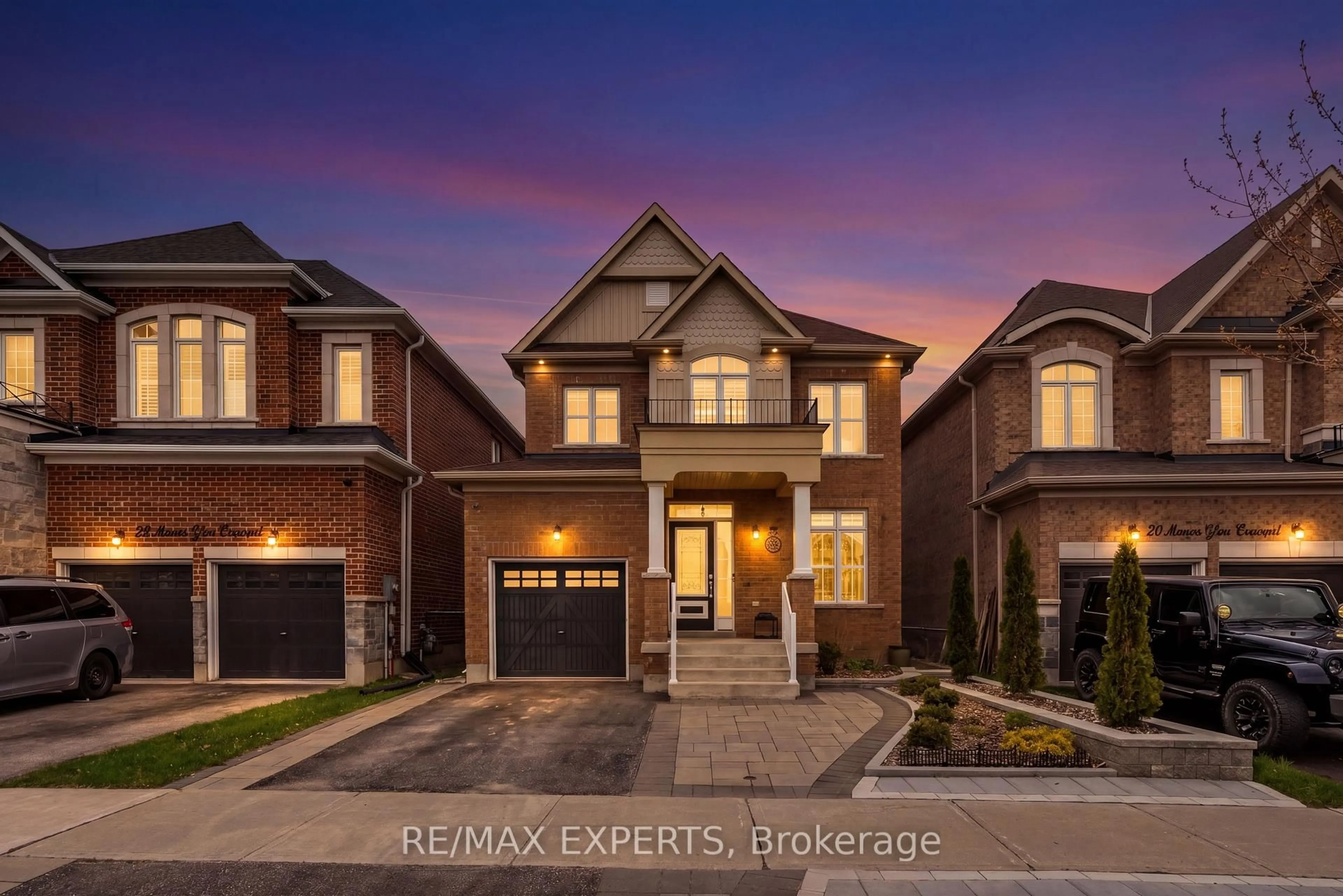 Home with brick exterior material, street for 22 Manor Glen Cres, East Gwillimbury Ontario L0G 1M0