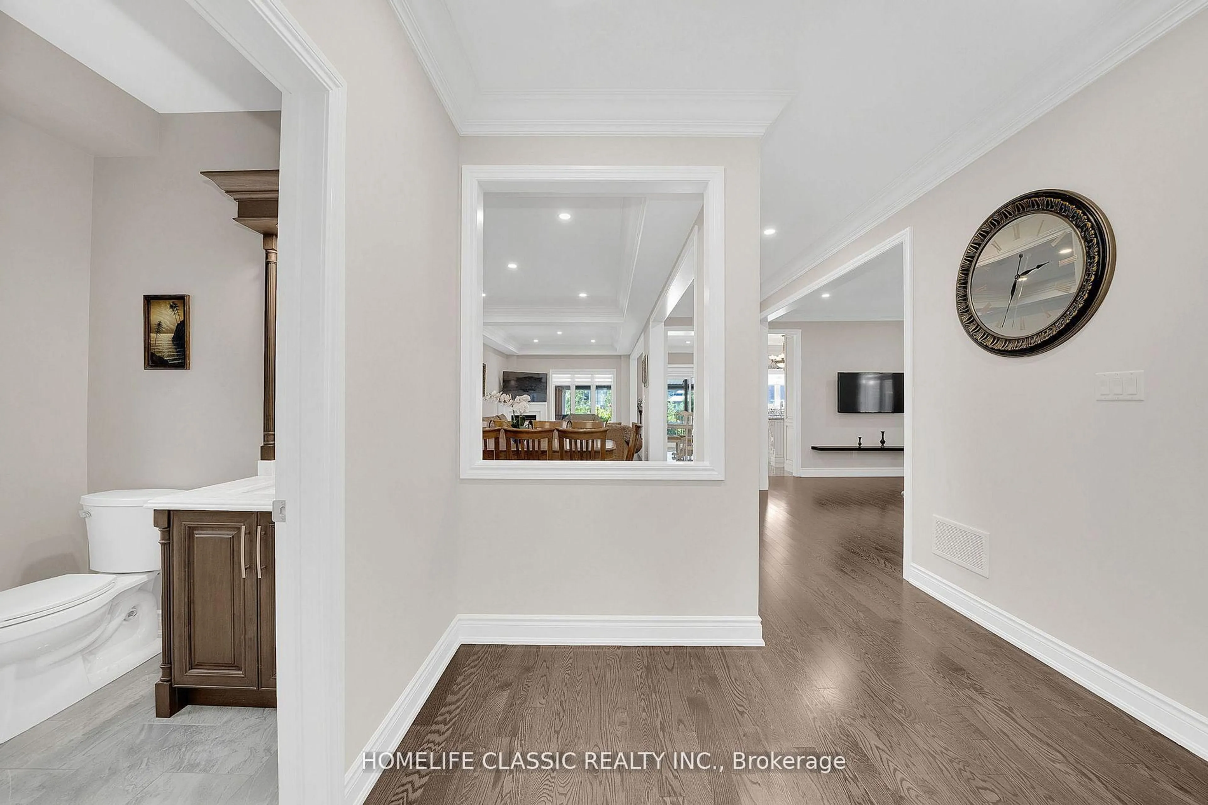 Indoor entryway for 105 McKenzie Way, Bradford West Gwillimbury Ontario L3Z 4G6