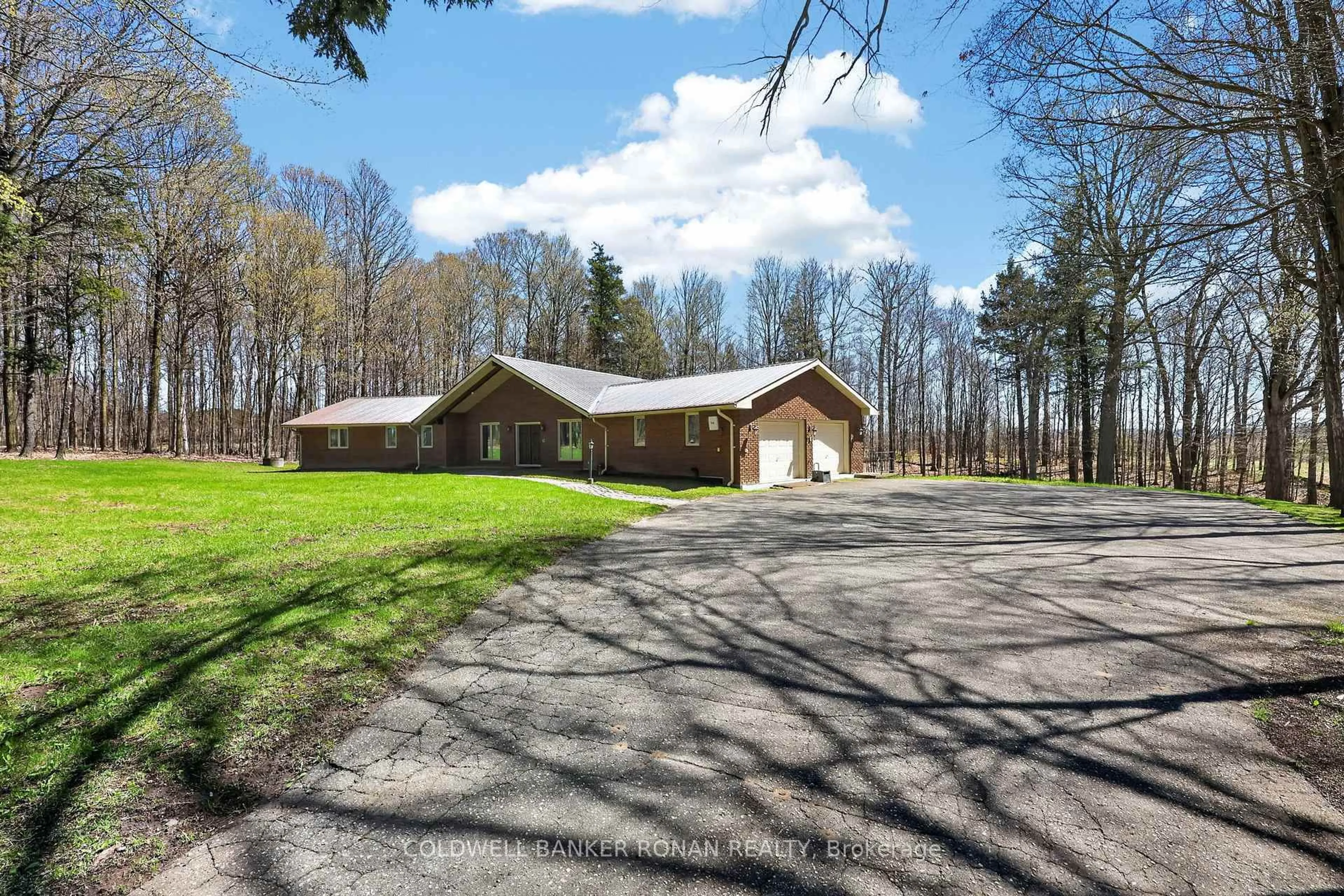 A pic from outside/outdoor area/front of a property/back of a property/a pic from drone, unknown for 6441 6th Line, New Tecumseth Ontario L0G 1W0