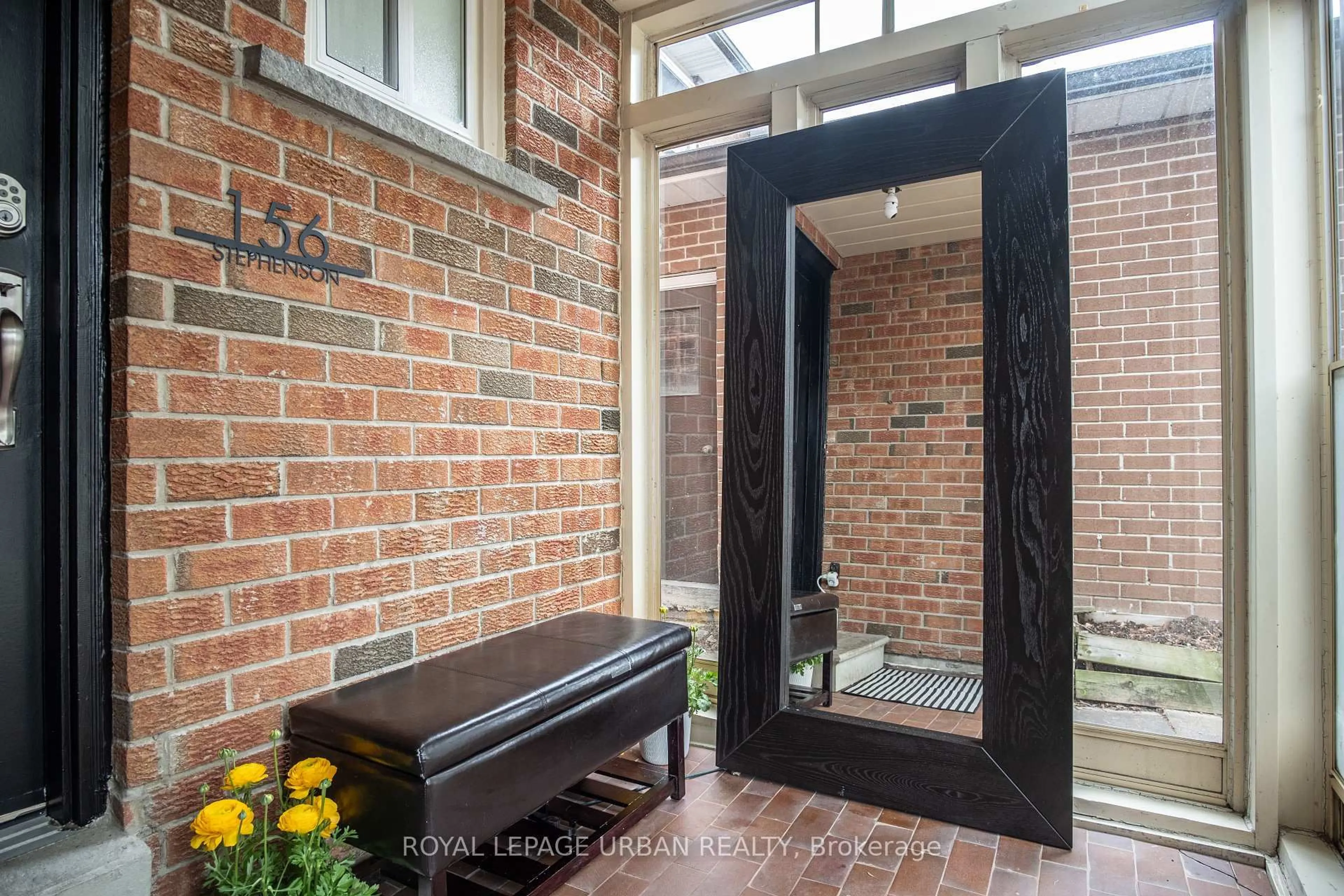 Indoor entryway for 156 Stephenson Cres, Richmond Hill Ontario L4C 5W1