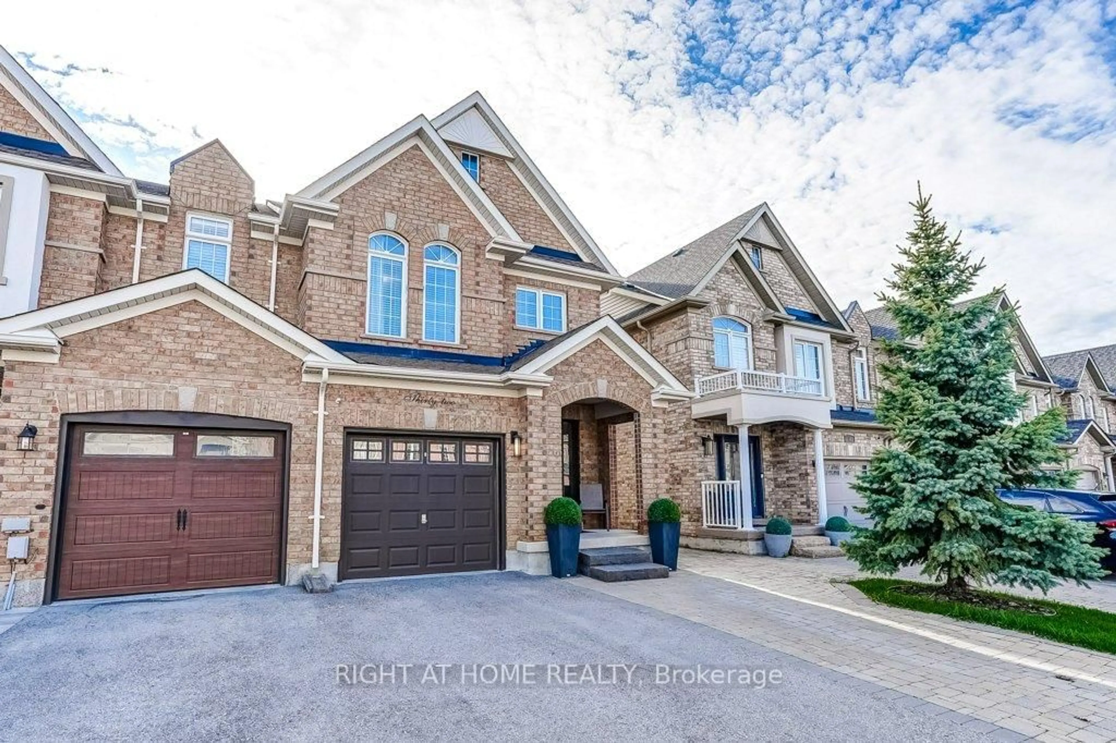 Home with brick exterior material, street for 32 Crestbank Crt, Vaughan Ontario L6A 0B2