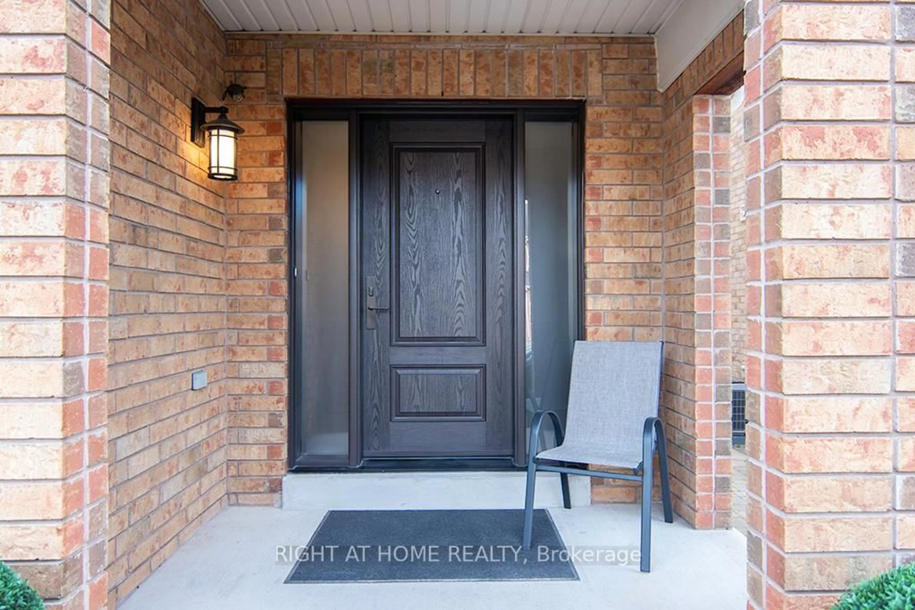 Indoor entryway for 32 Crestbank Crt, Vaughan Ontario L6A 0B2