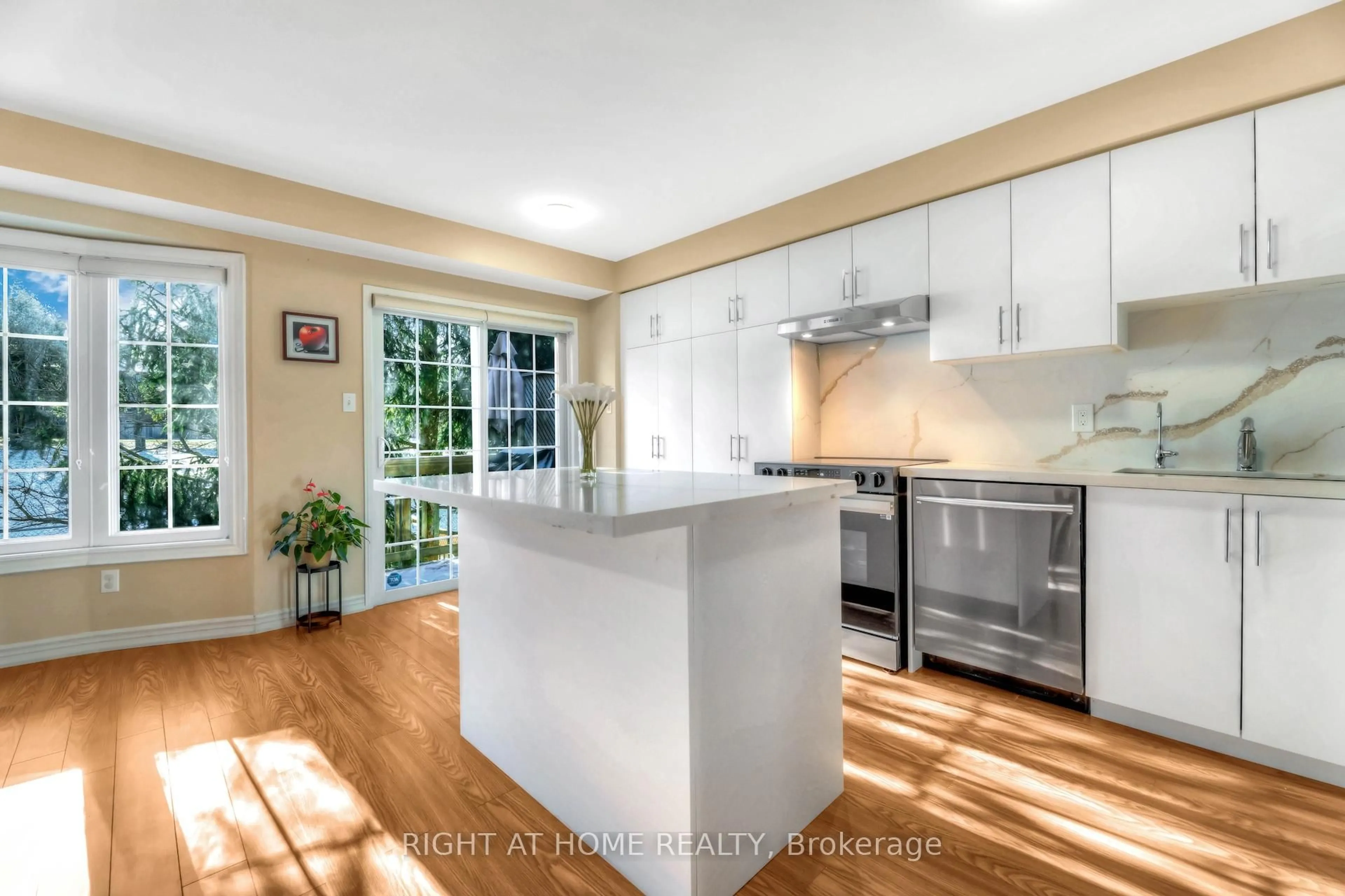 Open concept kitchen, unknown for 130 Mosaics Ave, Aurora Ontario L4G 7L5