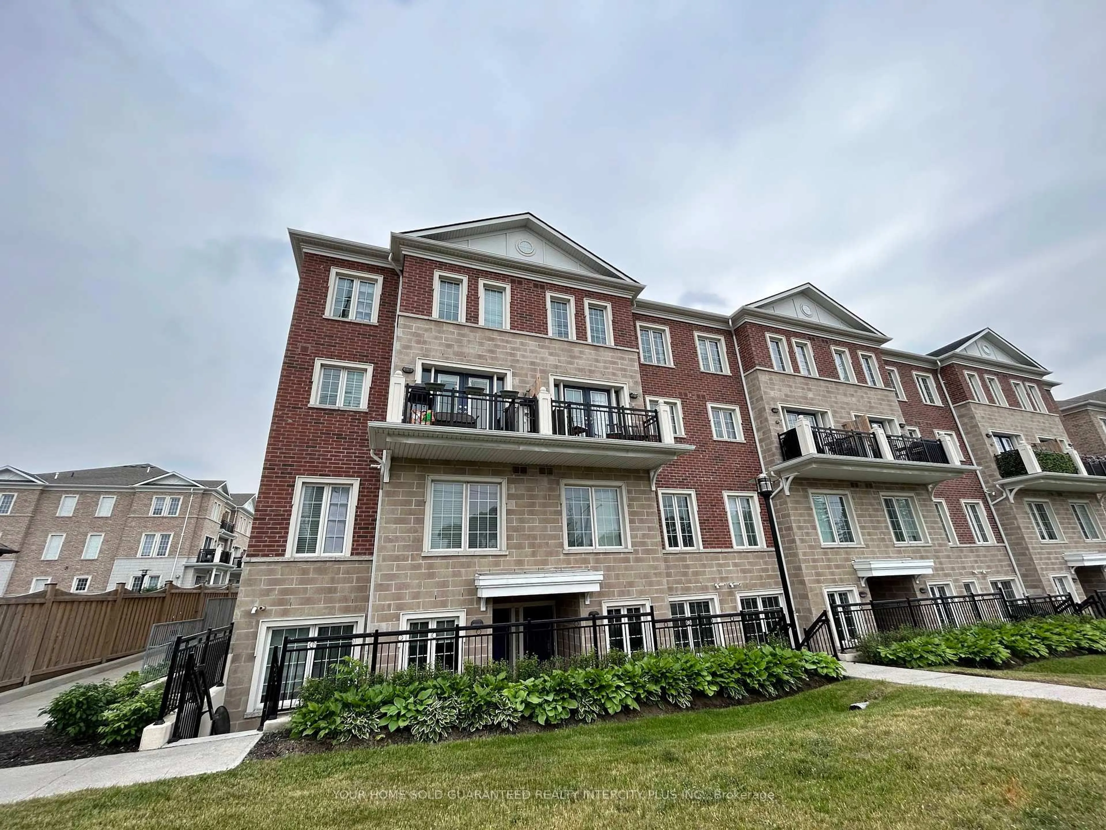 A pic from outside/outdoor area/front of a property/back of a property/a pic from drone, building for 26 Bruce St #E05, Vaughan Ontario L4L 0H4