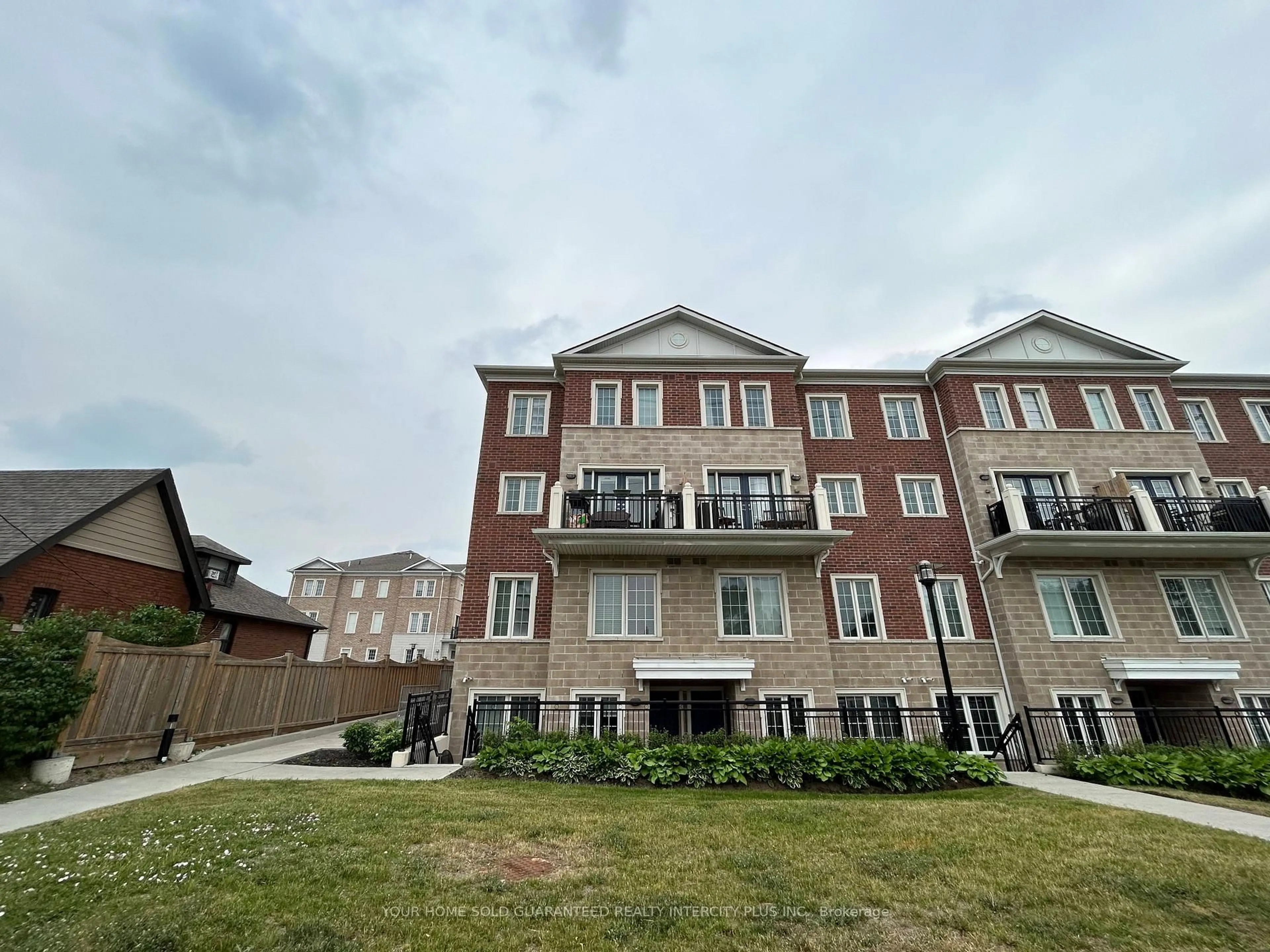 A pic from outside/outdoor area/front of a property/back of a property/a pic from drone, unknown for 26 Bruce St #E05, Vaughan Ontario L4L 0H4