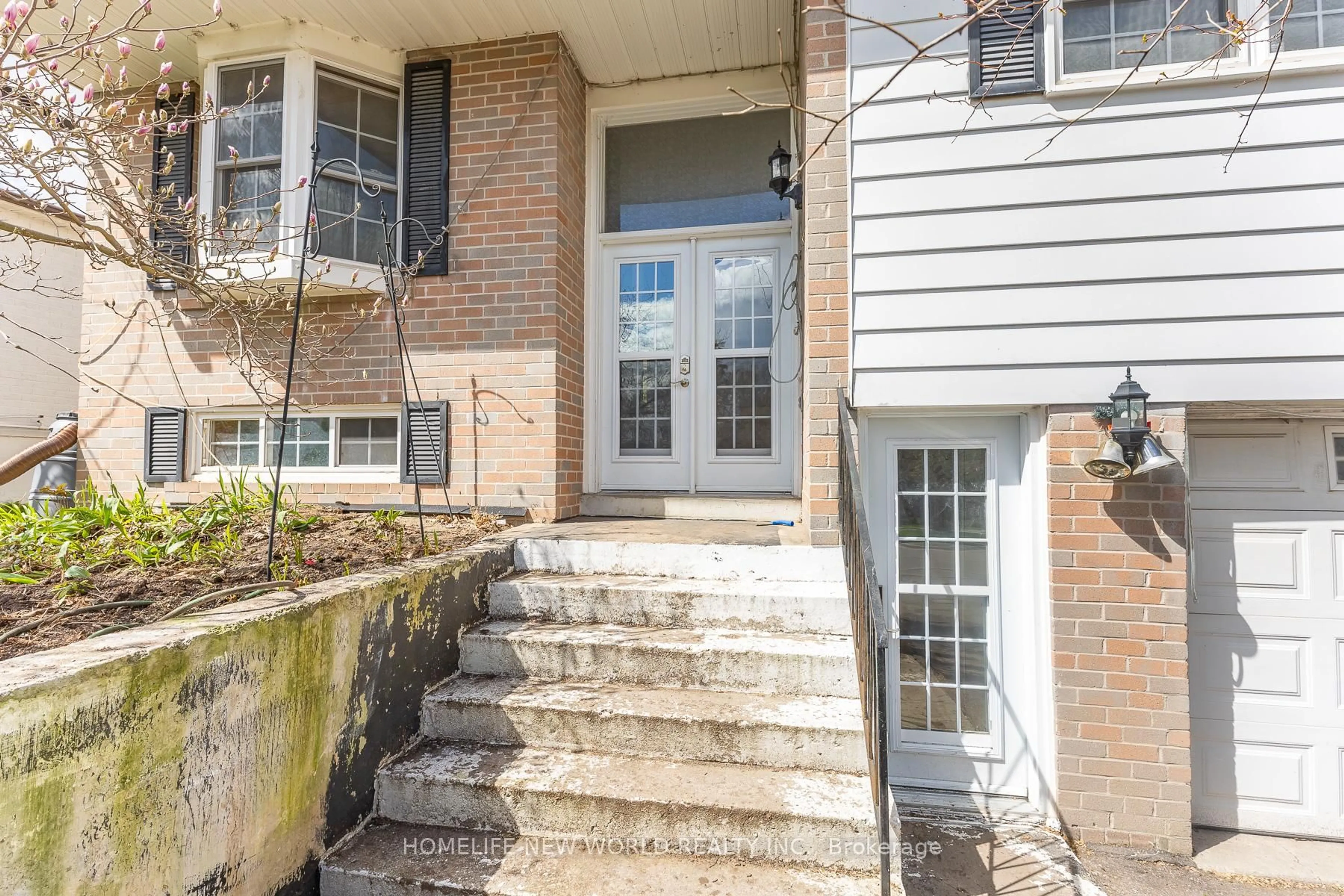 Unknown for 356 Dixon Blvd, Newmarket Ontario L3Y 5C4