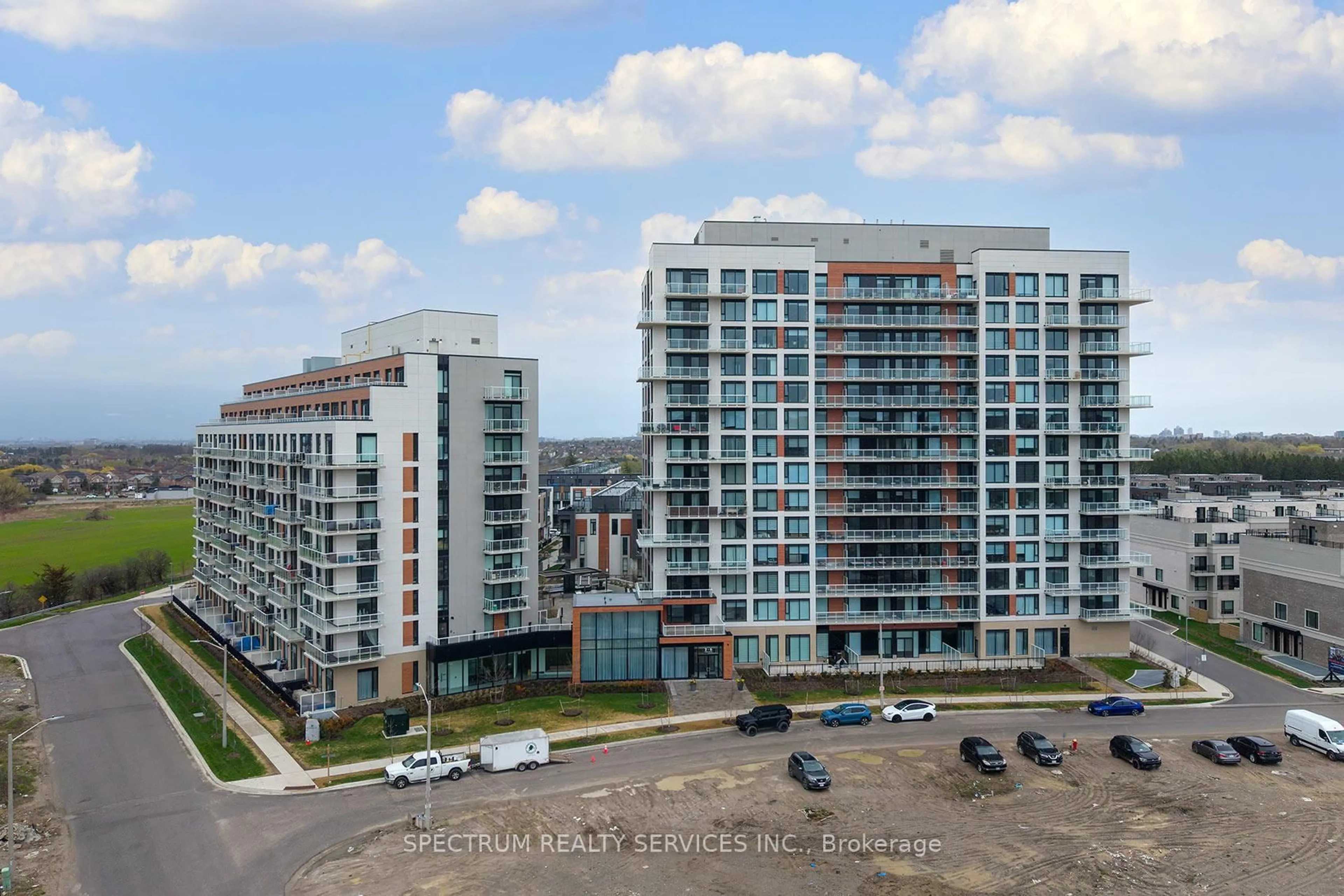 A pic from outside/outdoor area/front of a property/back of a property/a pic from drone, city buildings view from balcony for 2 David Eyer Rd #1129, Richmond Hill Ontario L4S 0N6