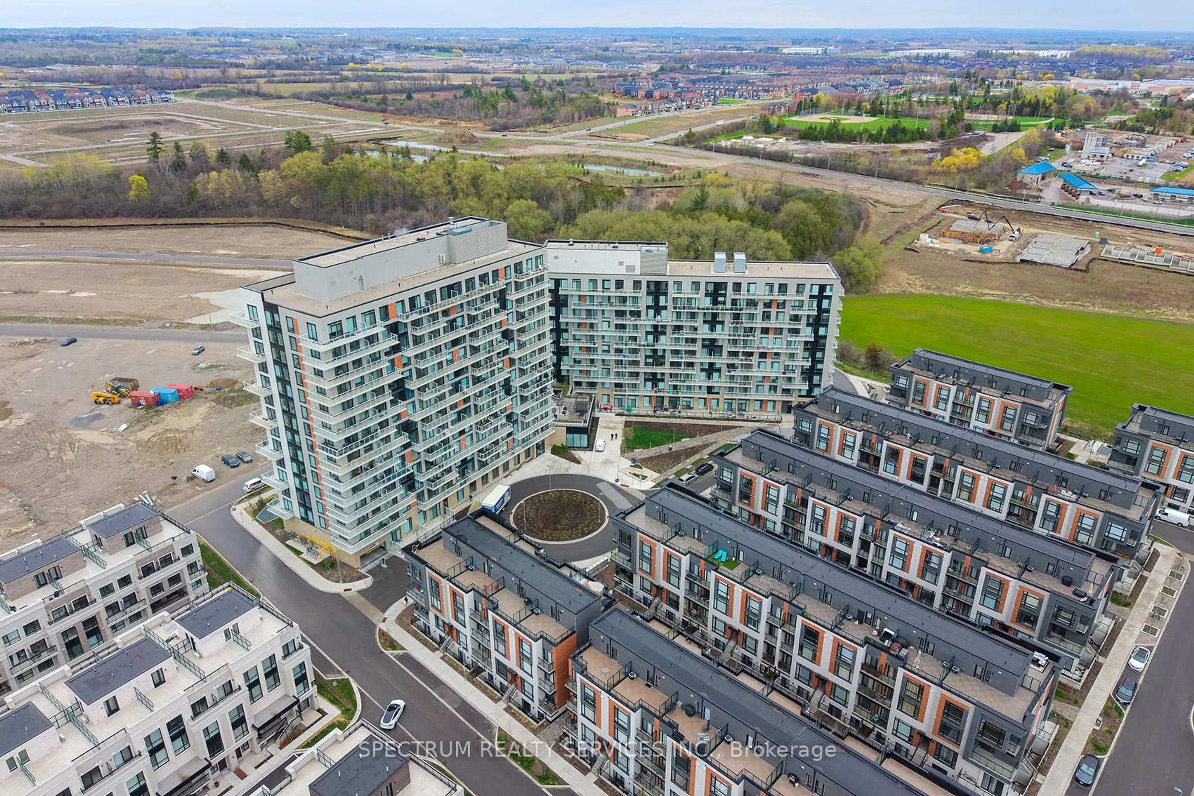 A pic from outside/outdoor area/front of a property/back of a property/a pic from drone, city buildings view from balcony for 2 David Eyer Rd #1129, Richmond Hill Ontario L4S 0N6