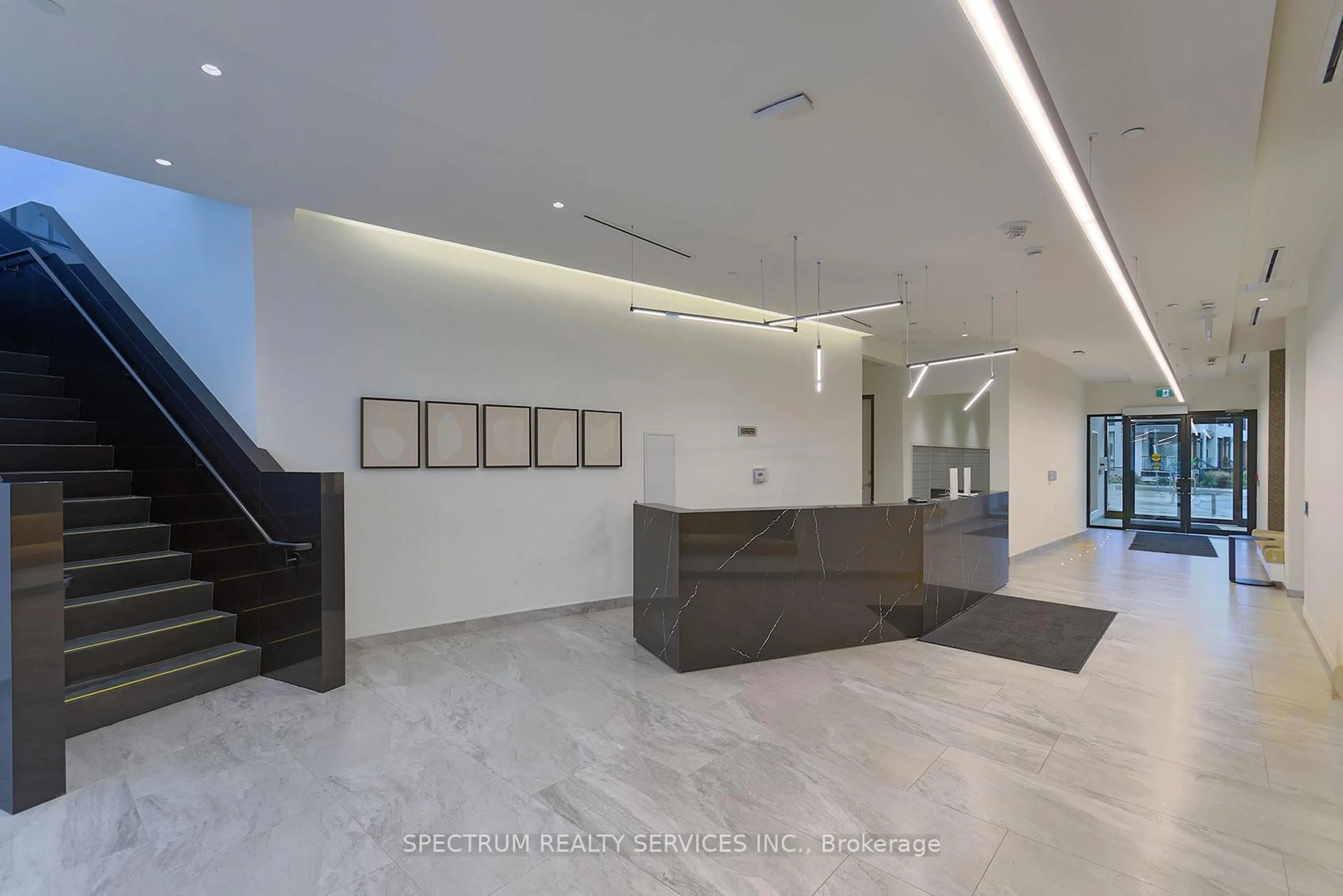 Indoor foyer for 2 David Eyer Rd #1129, Richmond Hill Ontario L4S 0N6