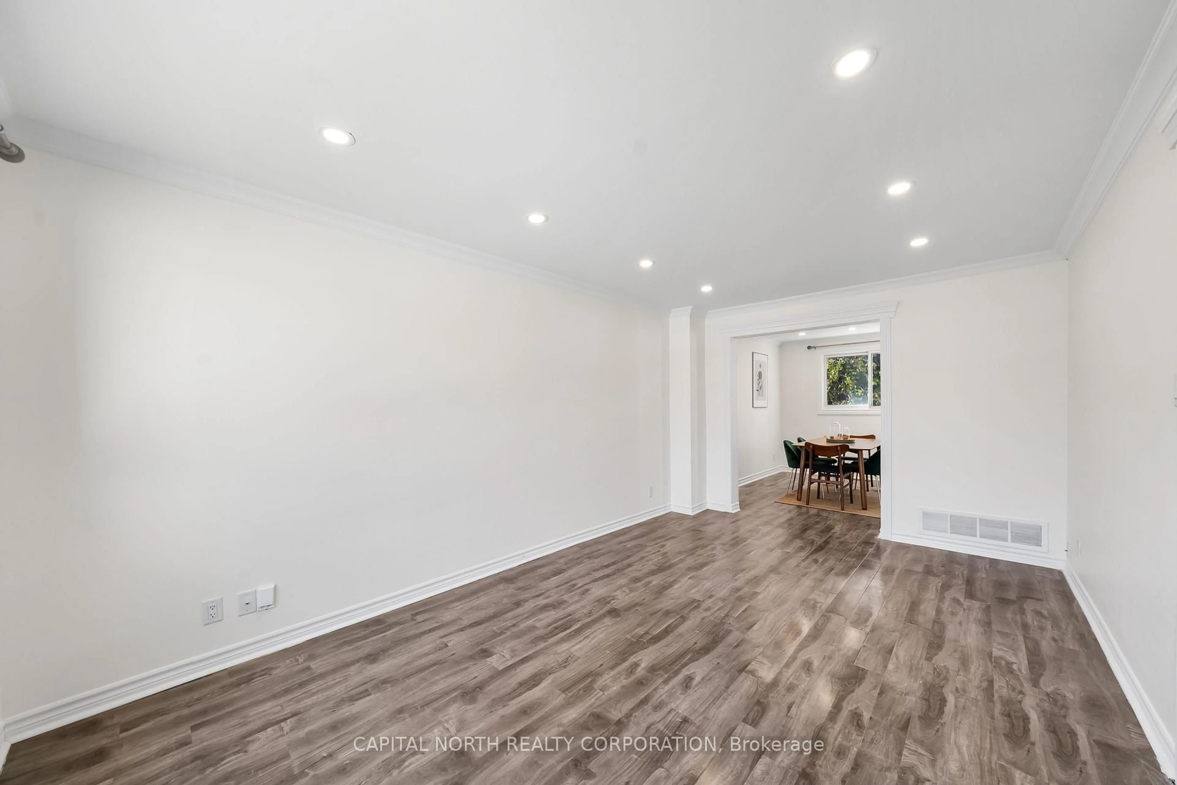 A pic of a room for 2 Windover Dr, Georgina Ontario L4P 3L8