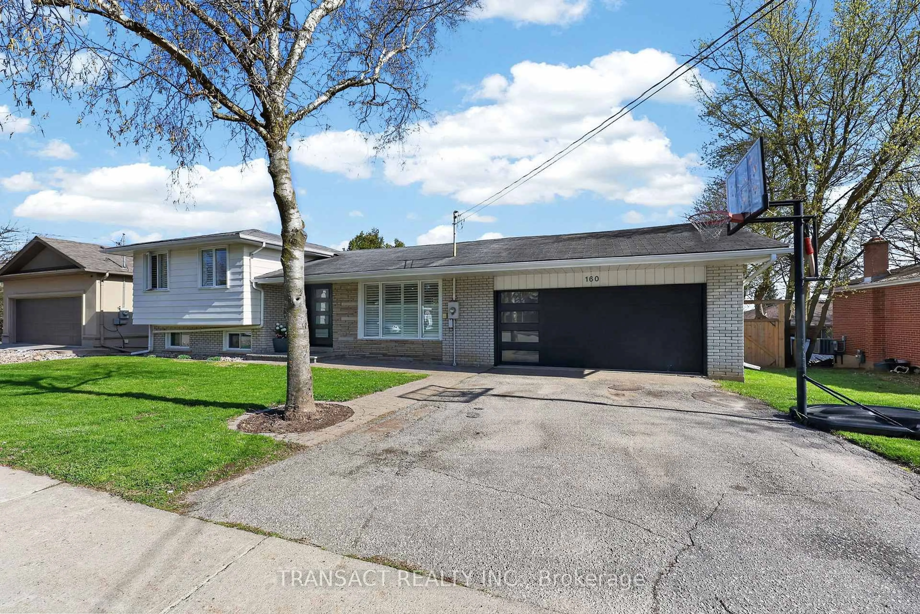 Unknown for 160 Queen St, Bradford West Gwillimbury Ontario L3Z 1L6