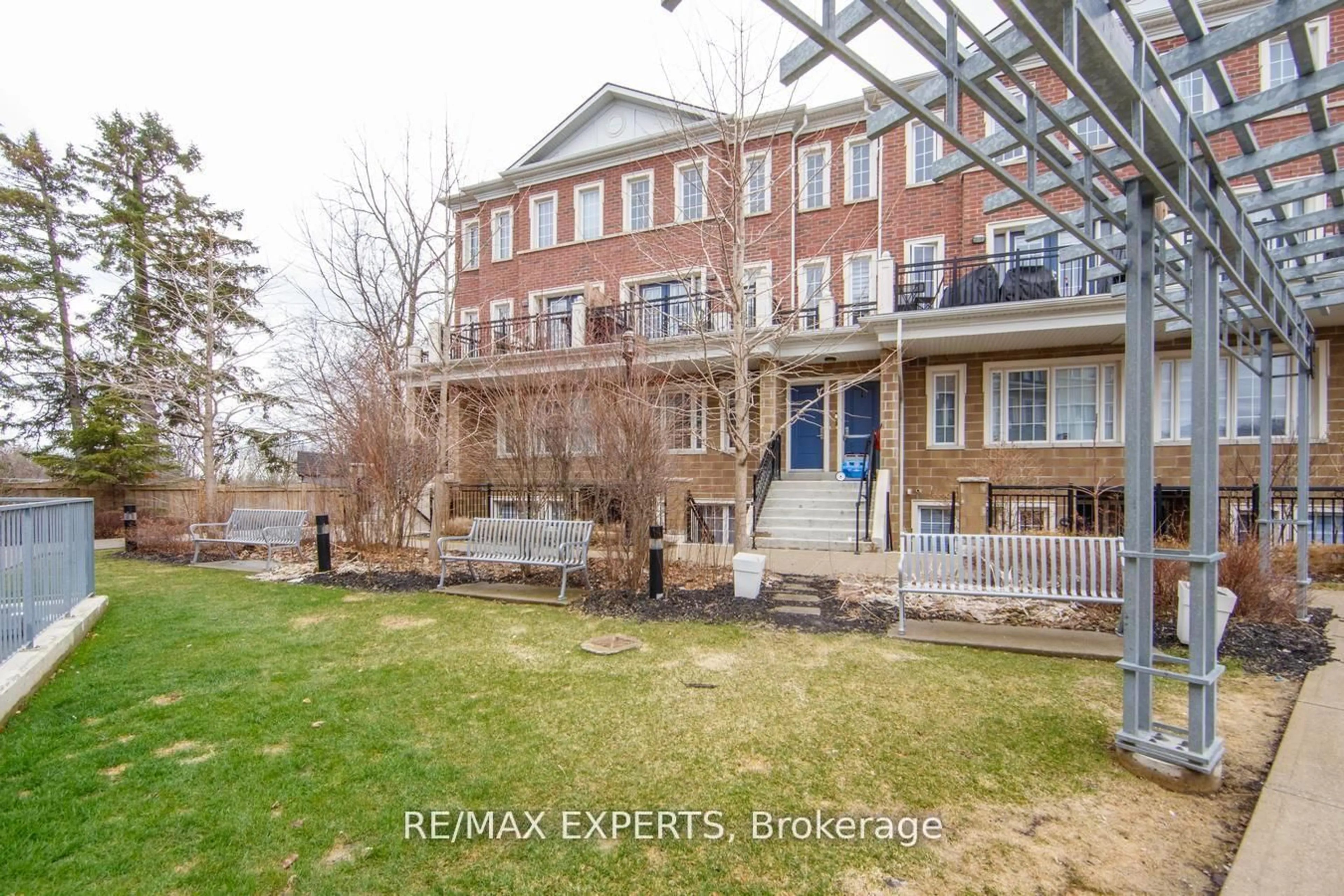 A pic from outside/outdoor area/front of a property/back of a property/a pic from drone, unknown for 26 Bruce St #C03, Vaughan Ontario L4L 0H4