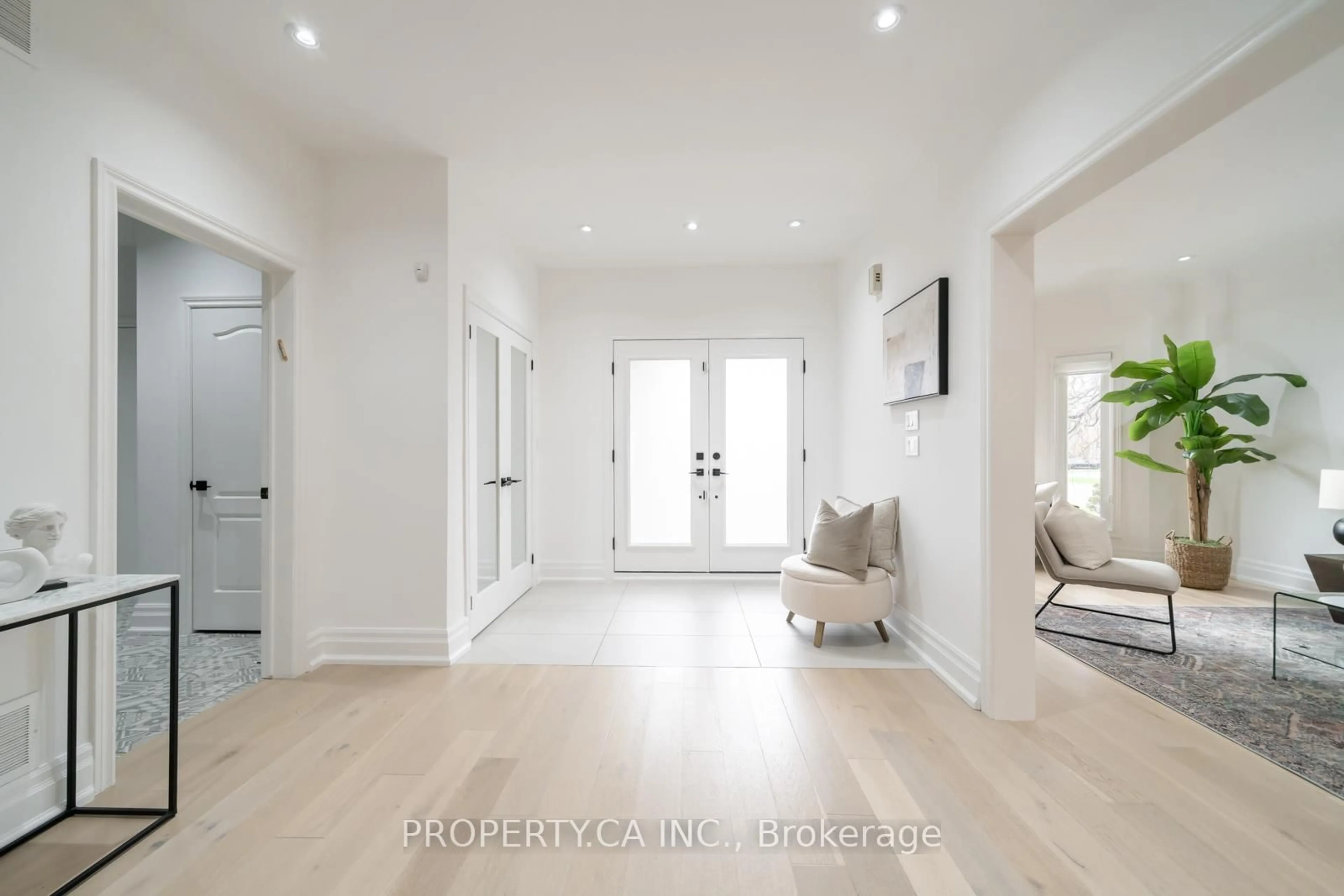 Indoor entryway for 151 Concord Rd, Vaughan Ontario L4J 7S2