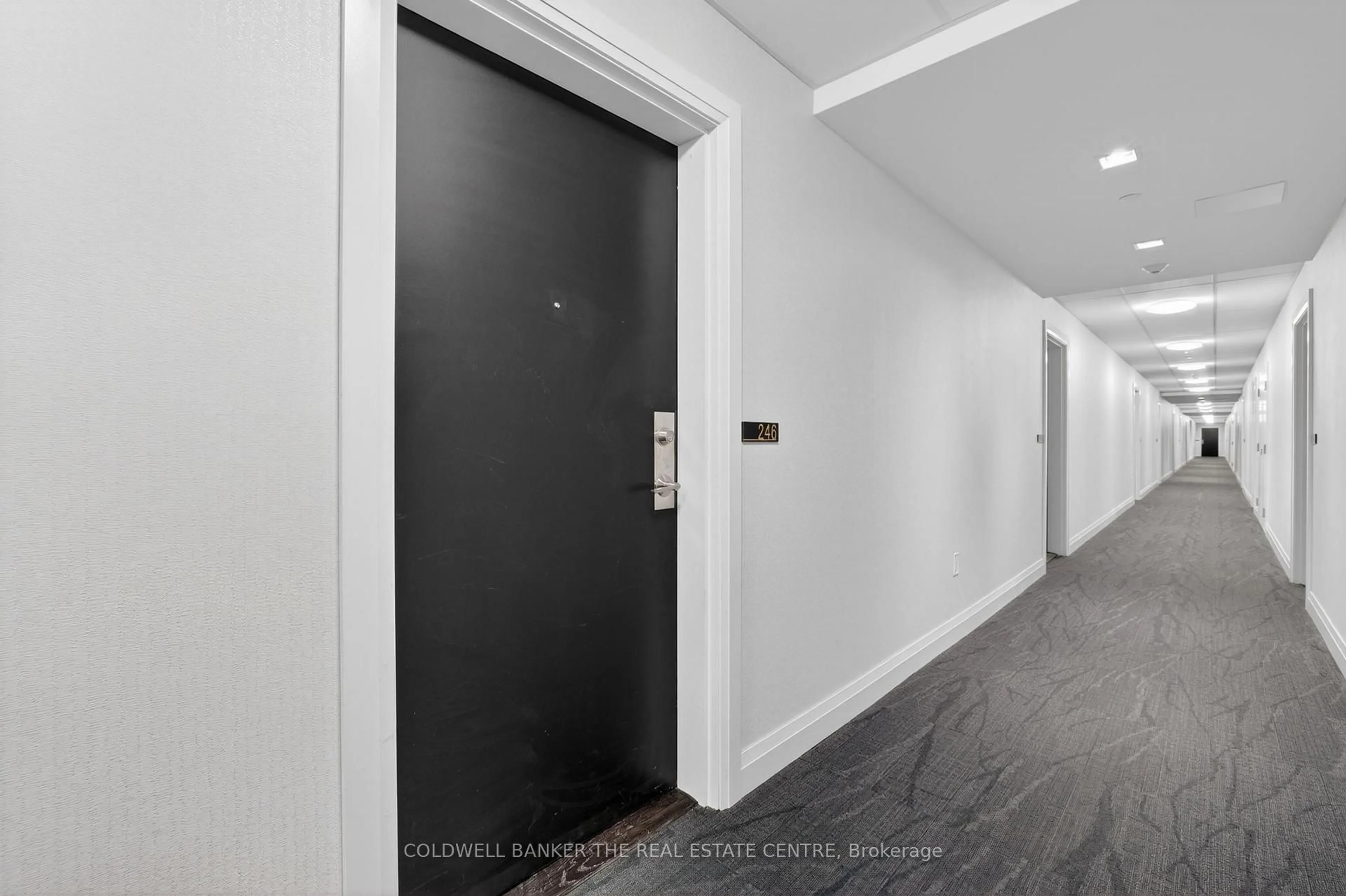 Indoor entryway for 555 William Graham Dr #246, Aurora Ontario L4G 3H9