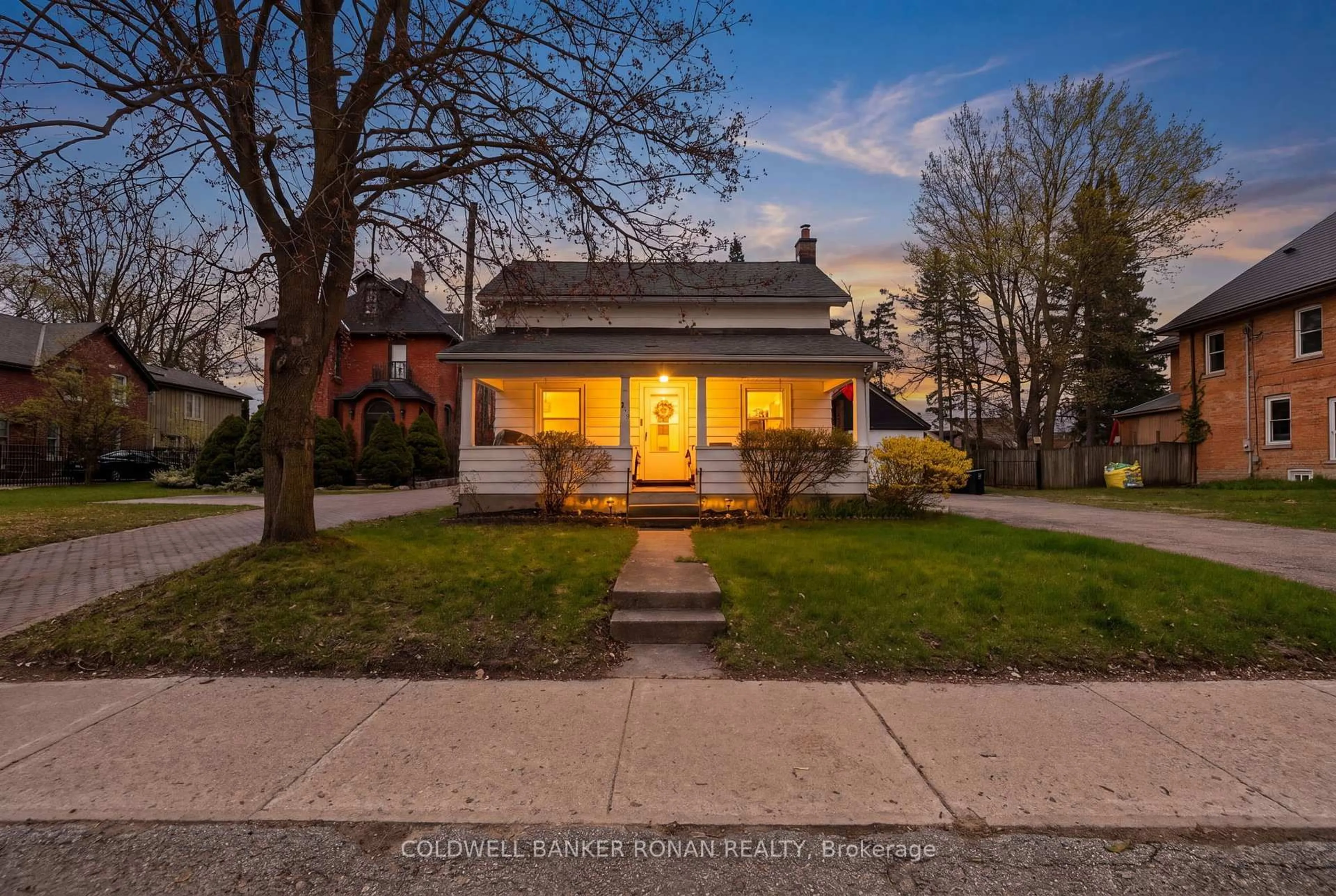 A pic from outside/outdoor area/front of a property/back of a property/a pic from drone, street for 149 Victoria St, New Tecumseth Ontario L9R 1H8