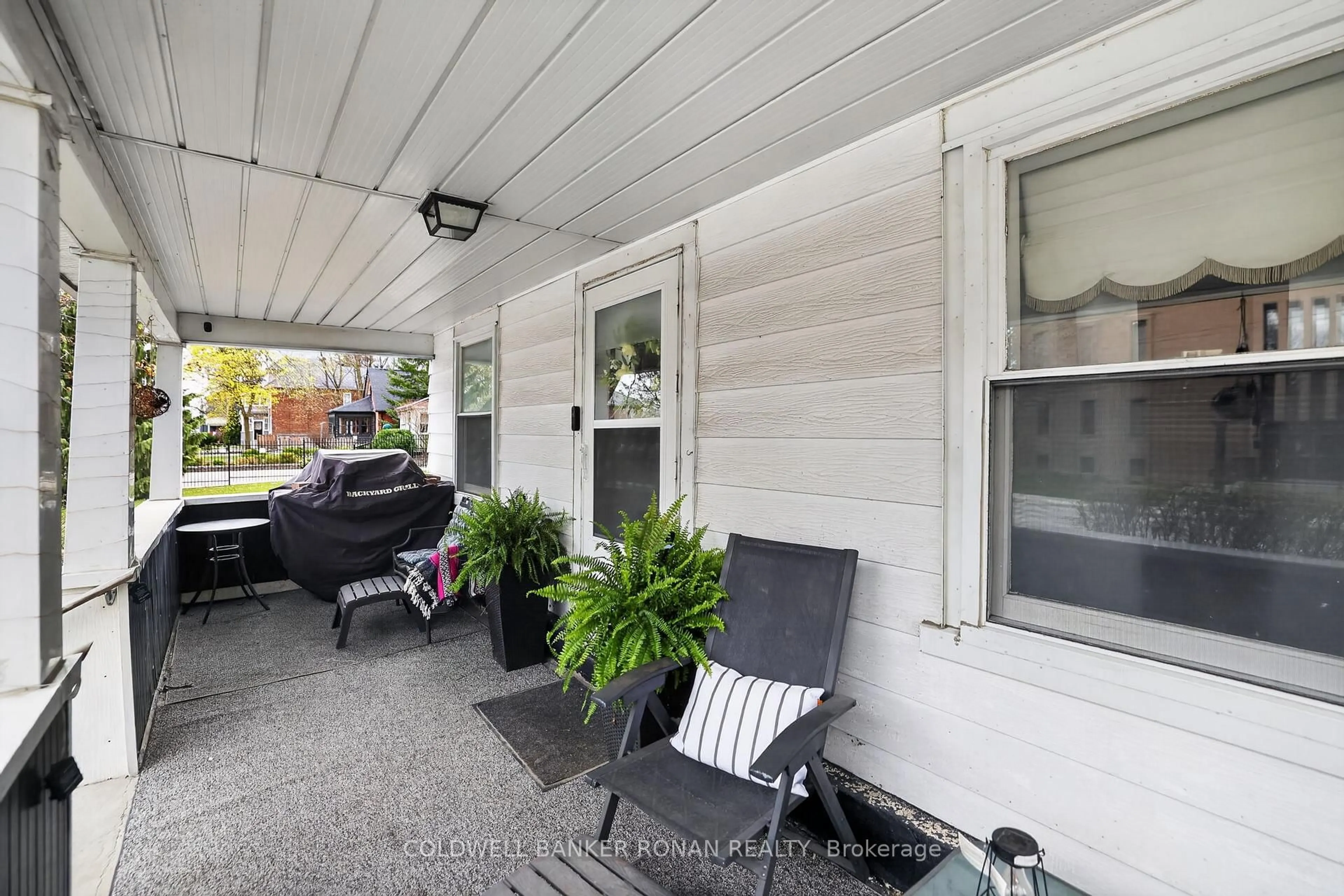 Patio, street for 149 Victoria St, New Tecumseth Ontario L9R 1H8