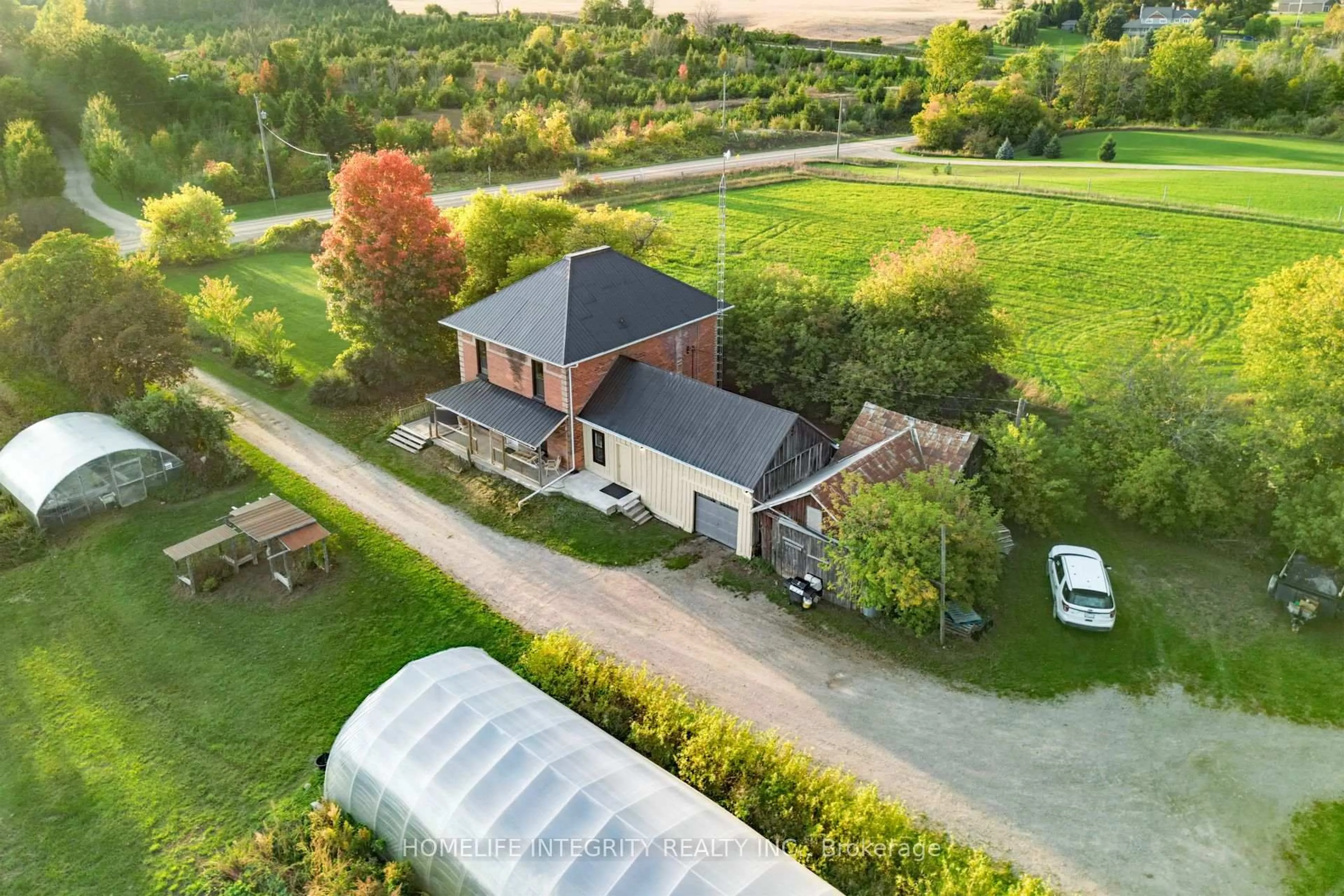 A pic from outside/outdoor area/front of a property/back of a property/a pic from drone, unknown for 995305 Mono Adjala Townline, Adjala-Tosorontio Ontario L9R 1V1