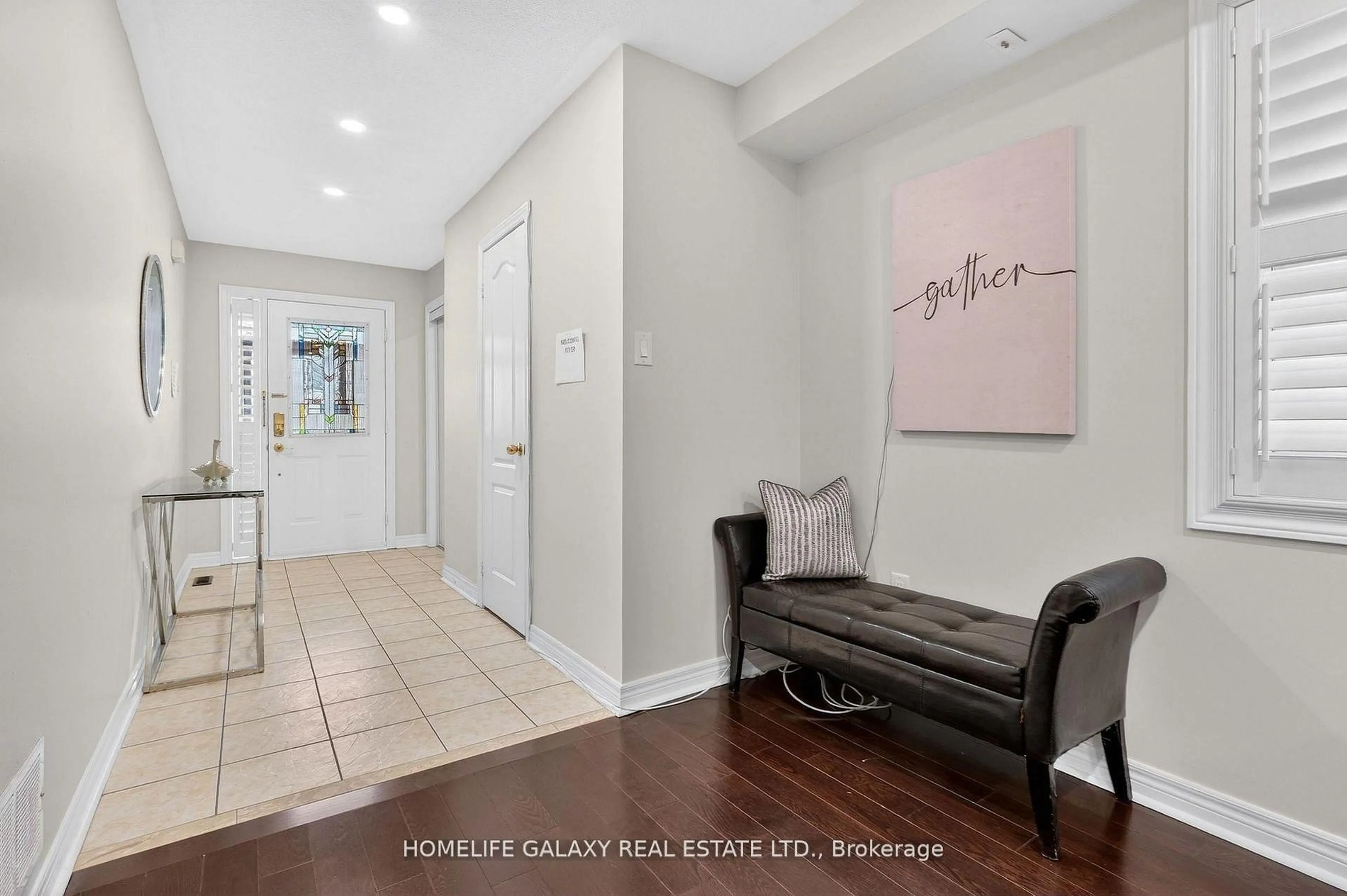 Indoor entryway for 302 Redstone Rd, Richmond Hill Ontario L4S 2V6