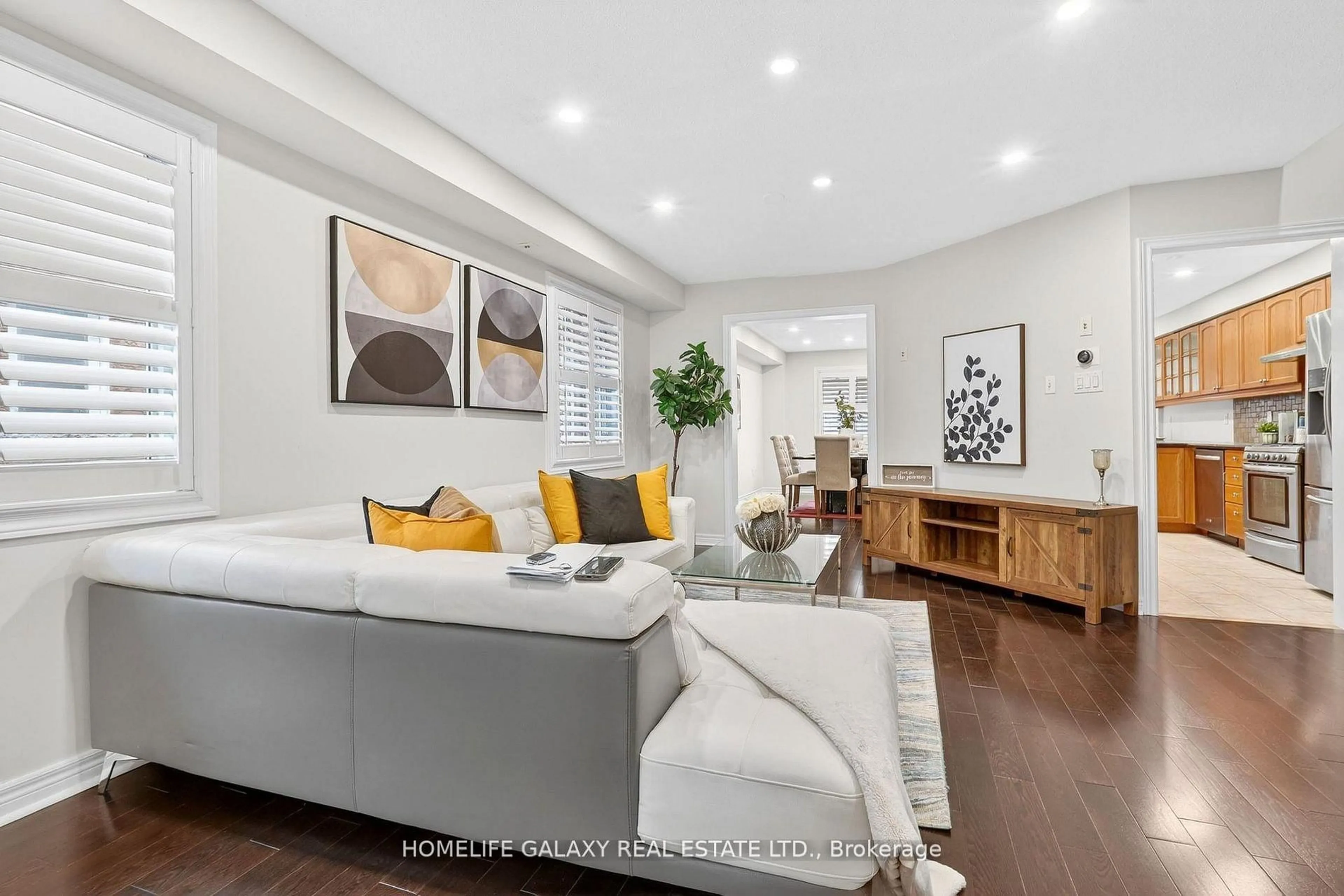 Living room with furniture, unknown for 302 Redstone Rd, Richmond Hill Ontario L4S 2V6