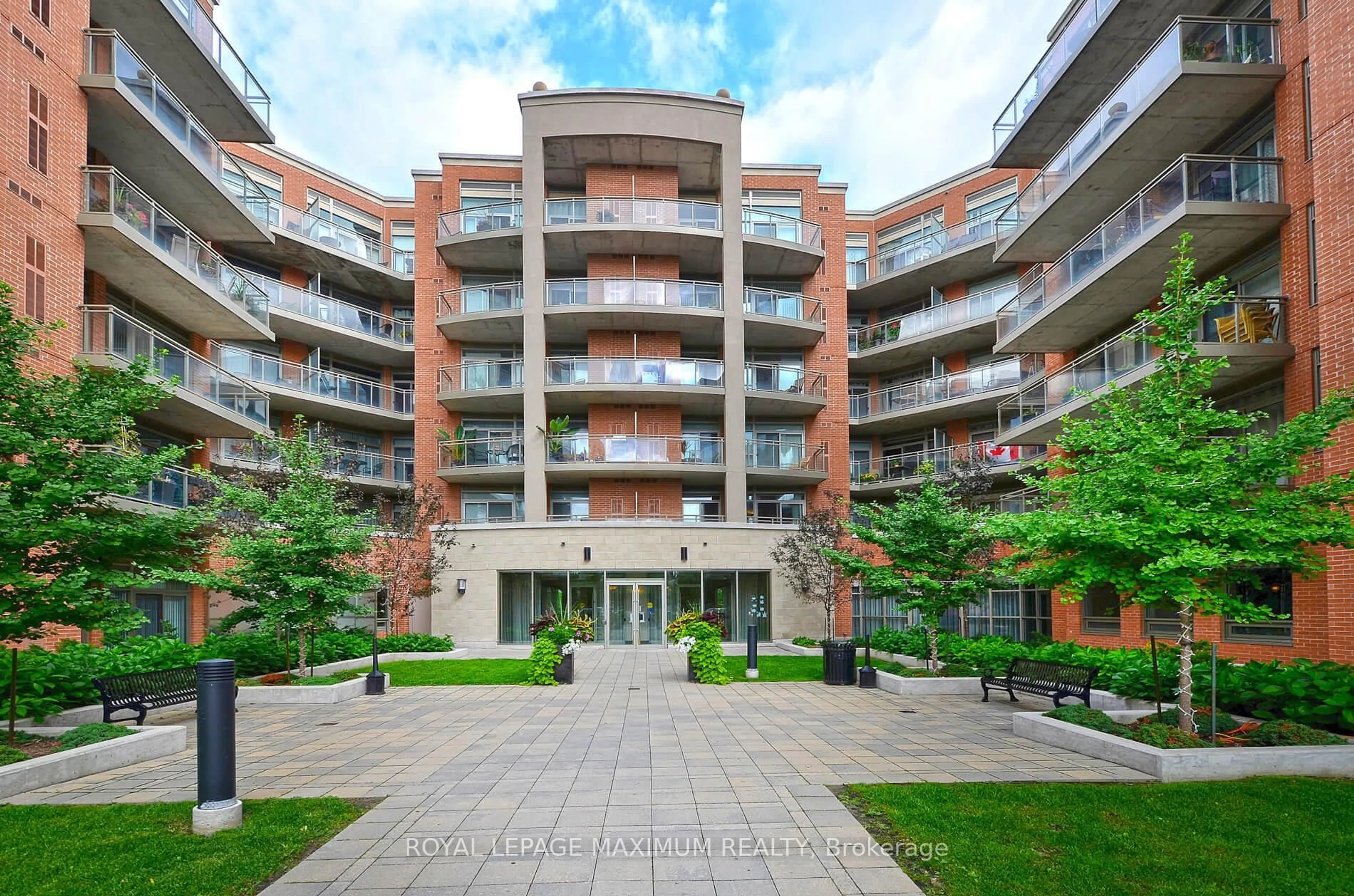 Patio, building for 281 Woodbridge Ave #444, Vaughan Ontario L4L 0C6