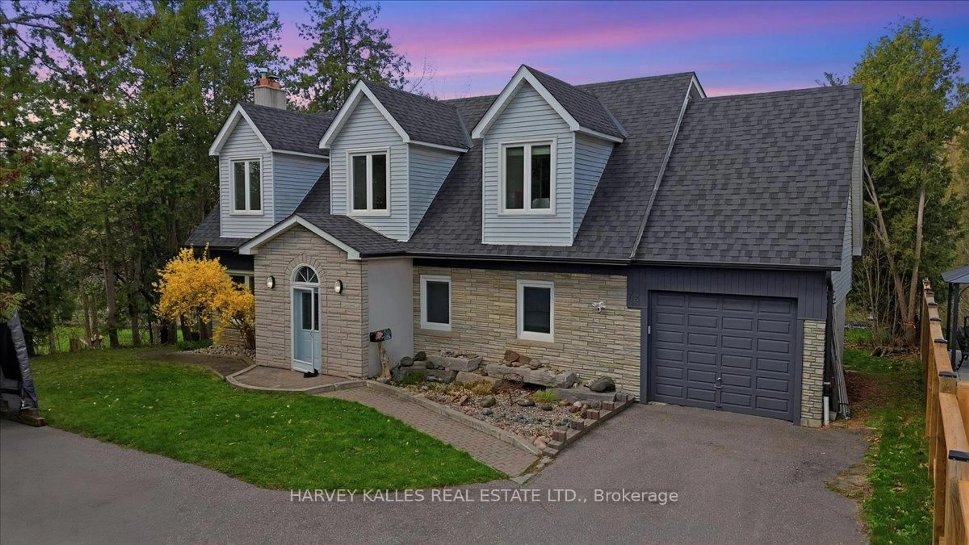 Home with brick exterior material, street for 72 Walmer Rd, Richmond Hill Ontario L4C 3X1