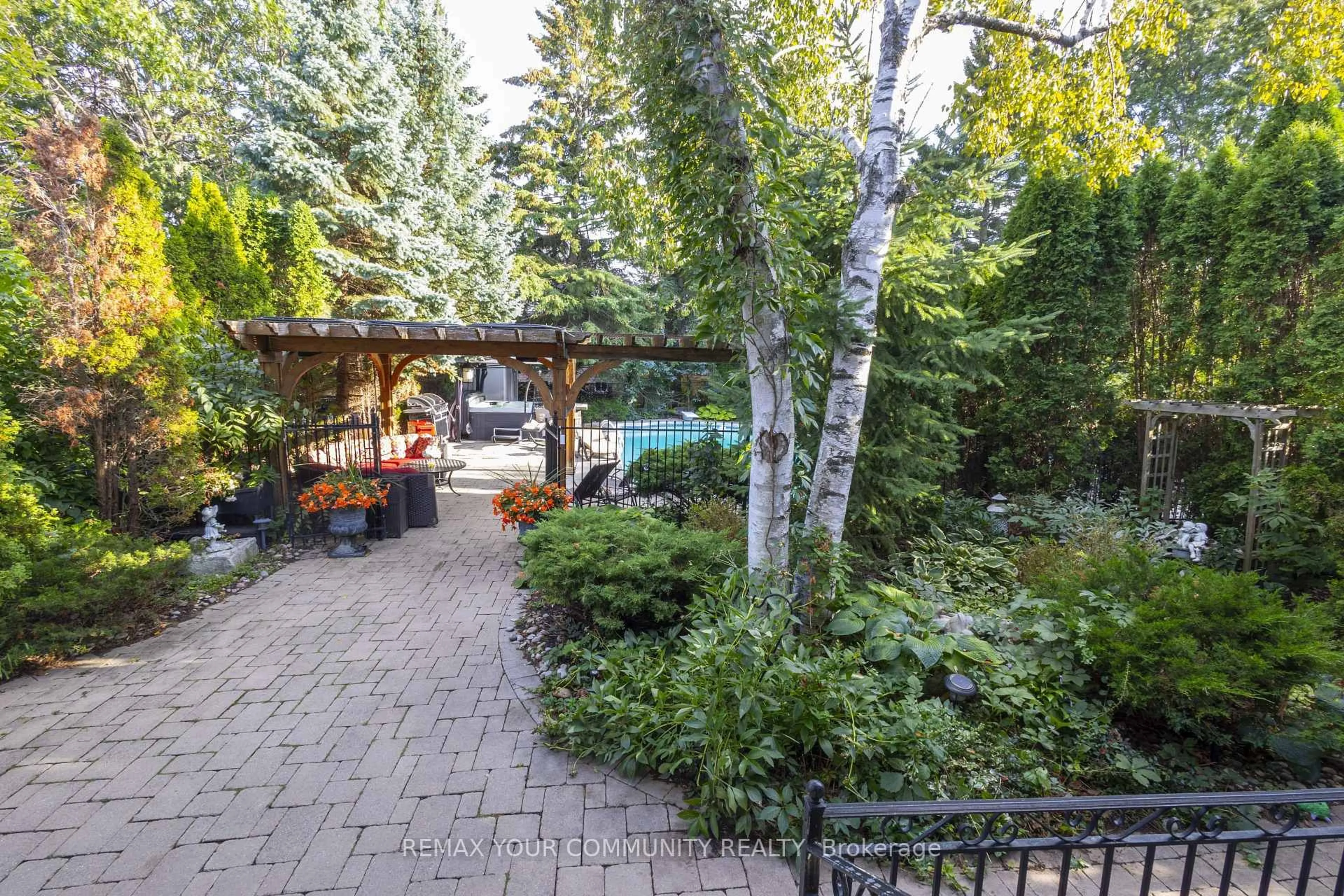 Patio, forest/trees view for 95 Naughton Dr, Richmond Hill Ontario L4C 8B3