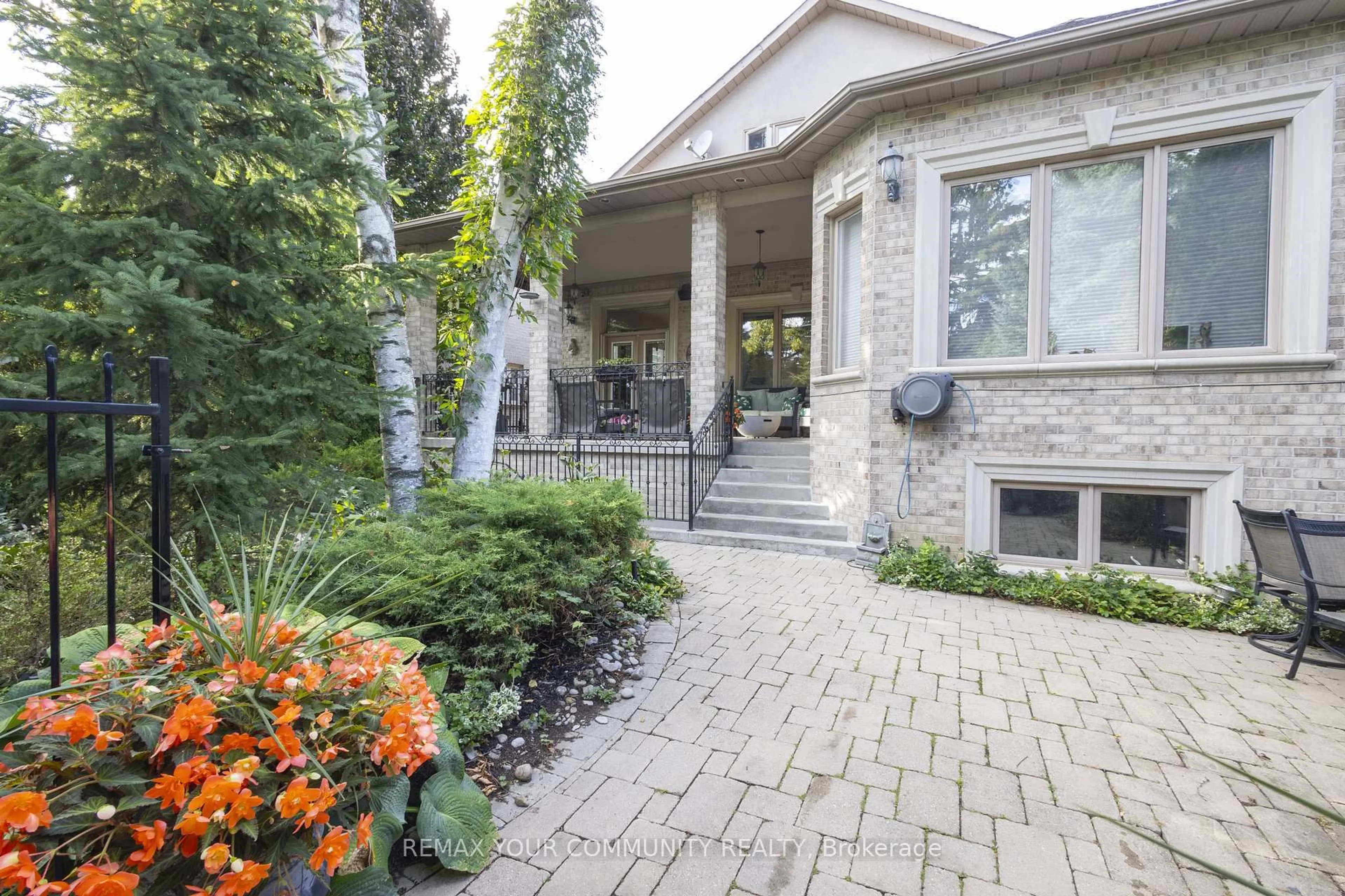 Unknown for 95 Naughton Dr, Richmond Hill Ontario L4C 8B3
