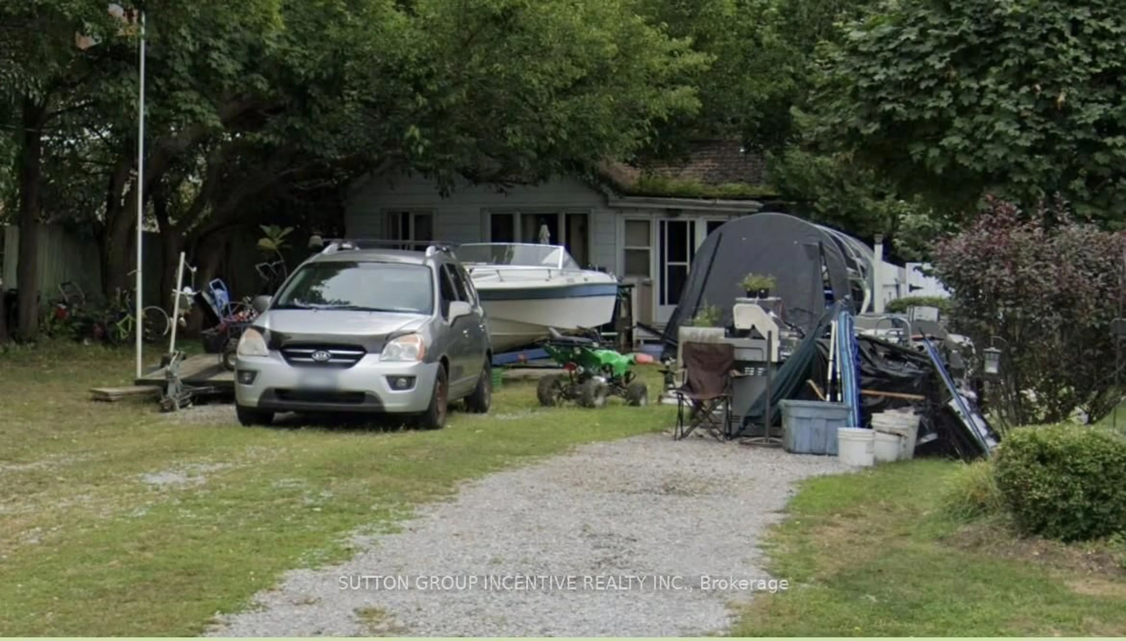 Indoor garage for 95 Lake Dr, Georgina Ontario L4P 1A9
