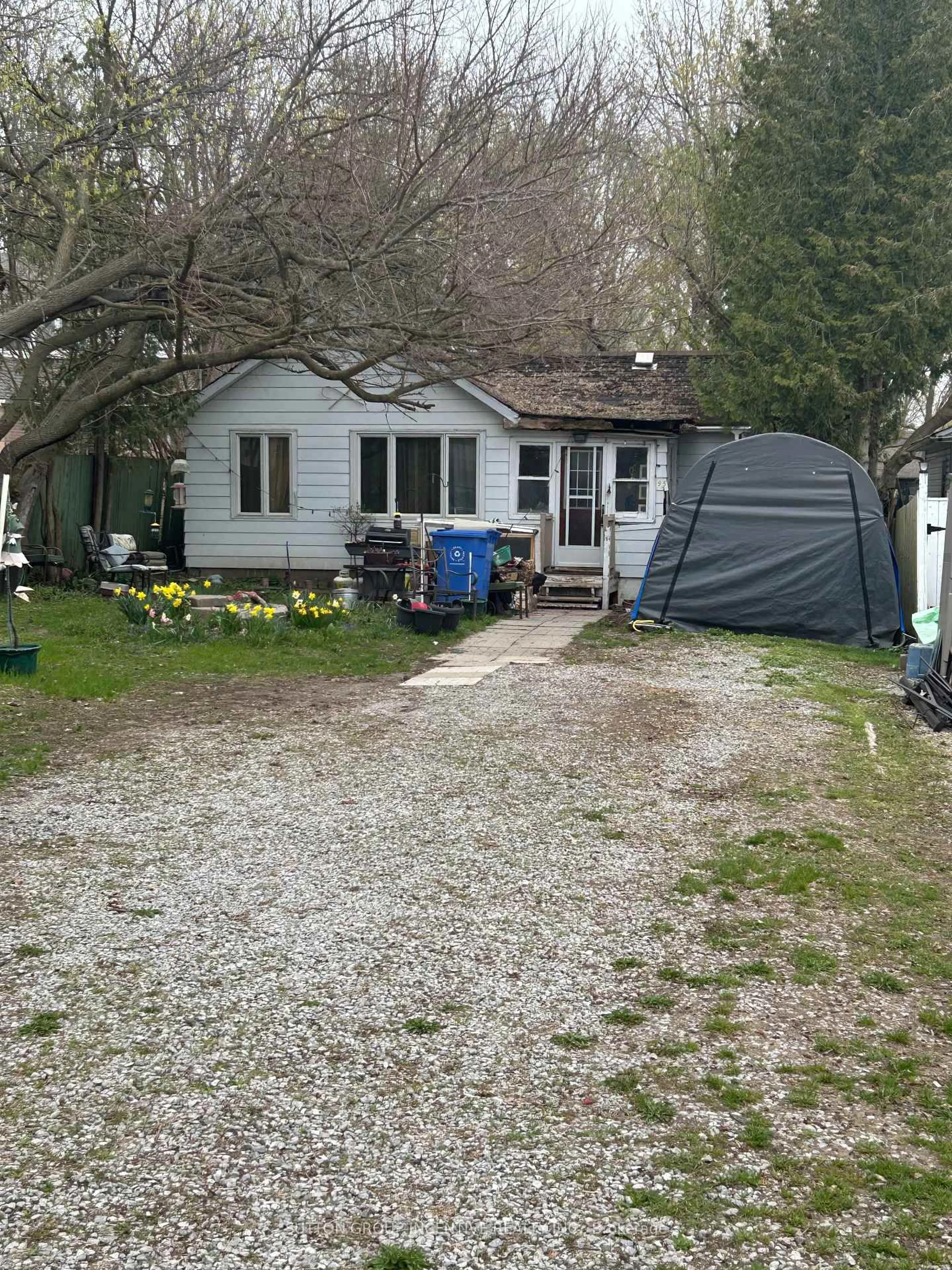 Shed for 95 Lake Dr, Georgina Ontario L4P 1A9
