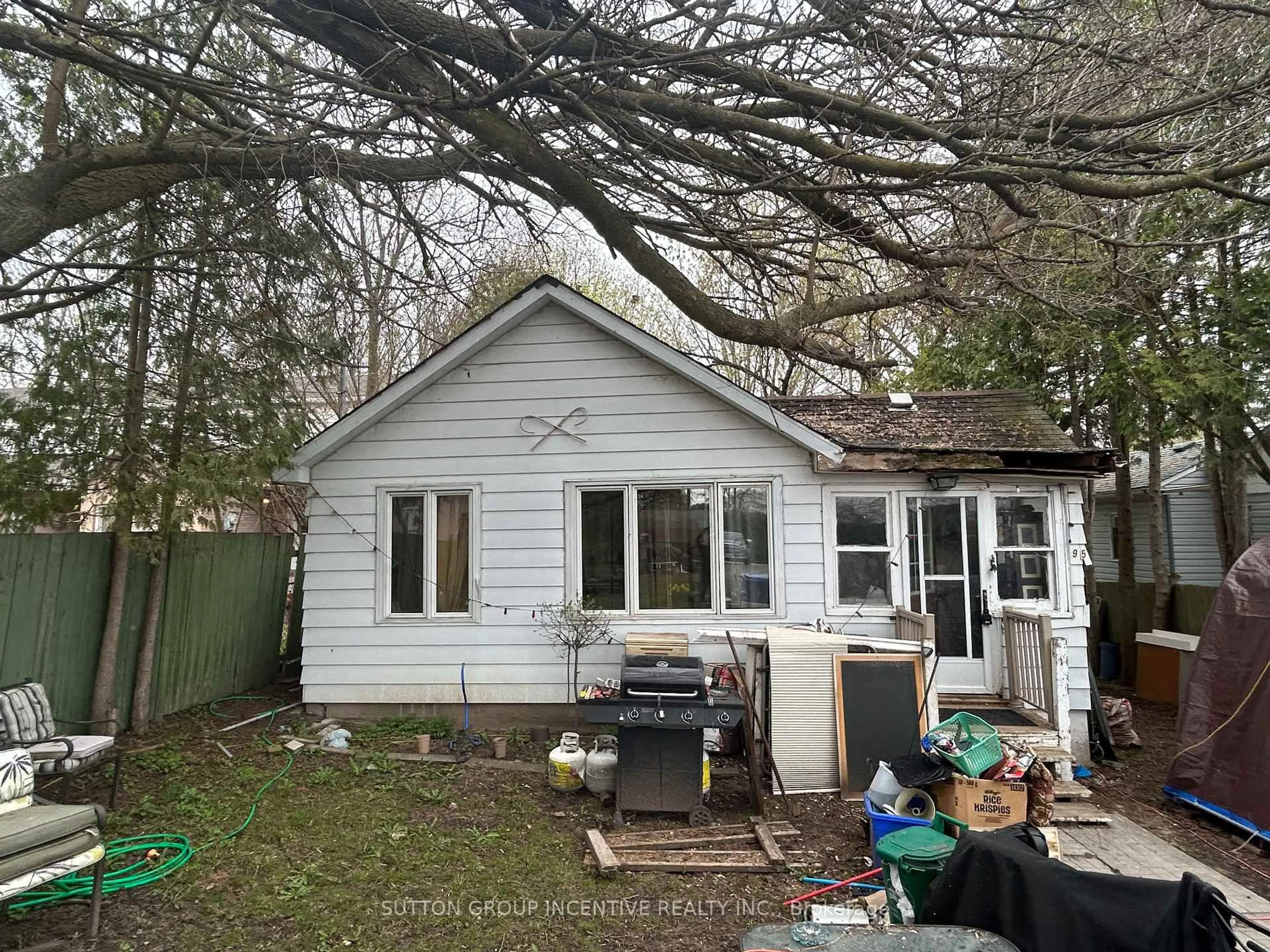 Shed for 95 Lake Dr, Georgina Ontario L4P 1A9