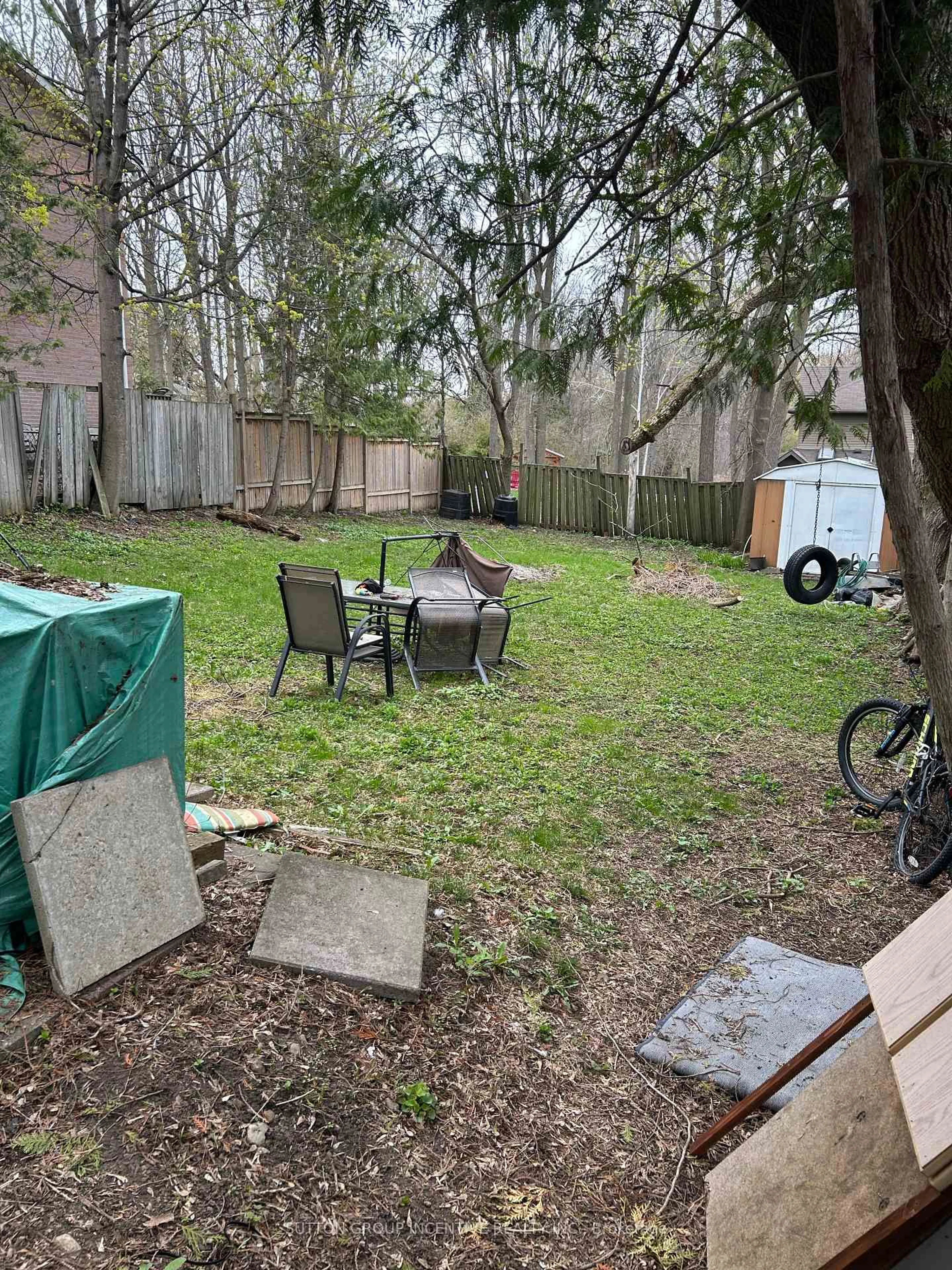 Patio, forest/trees view for 95 Lake Dr, Georgina Ontario L4P 1A9