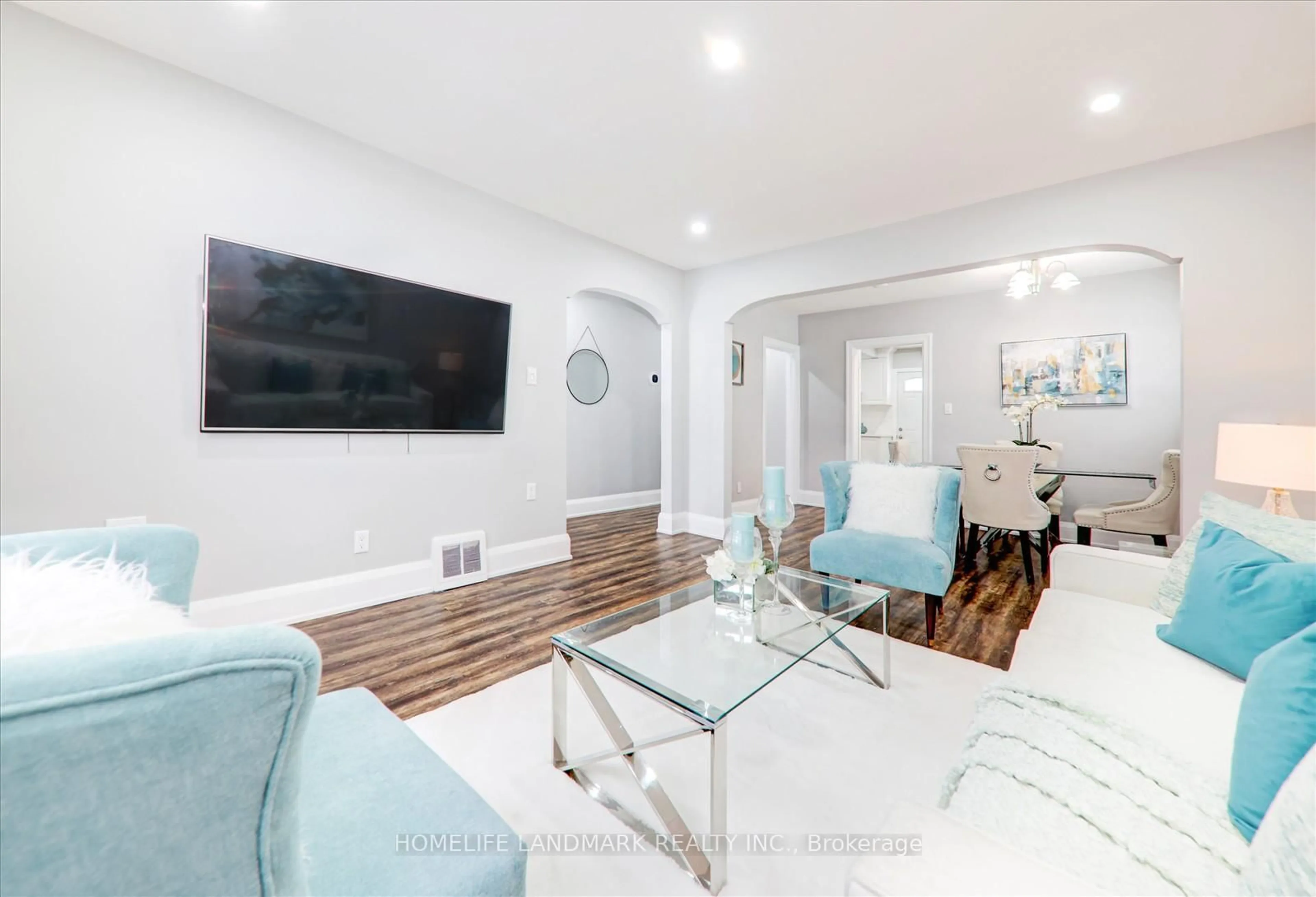 Living room with furniture, wood/laminate floor for 270 Rupert Ave, Whitchurch-Stouffville Ontario L4A 1C5