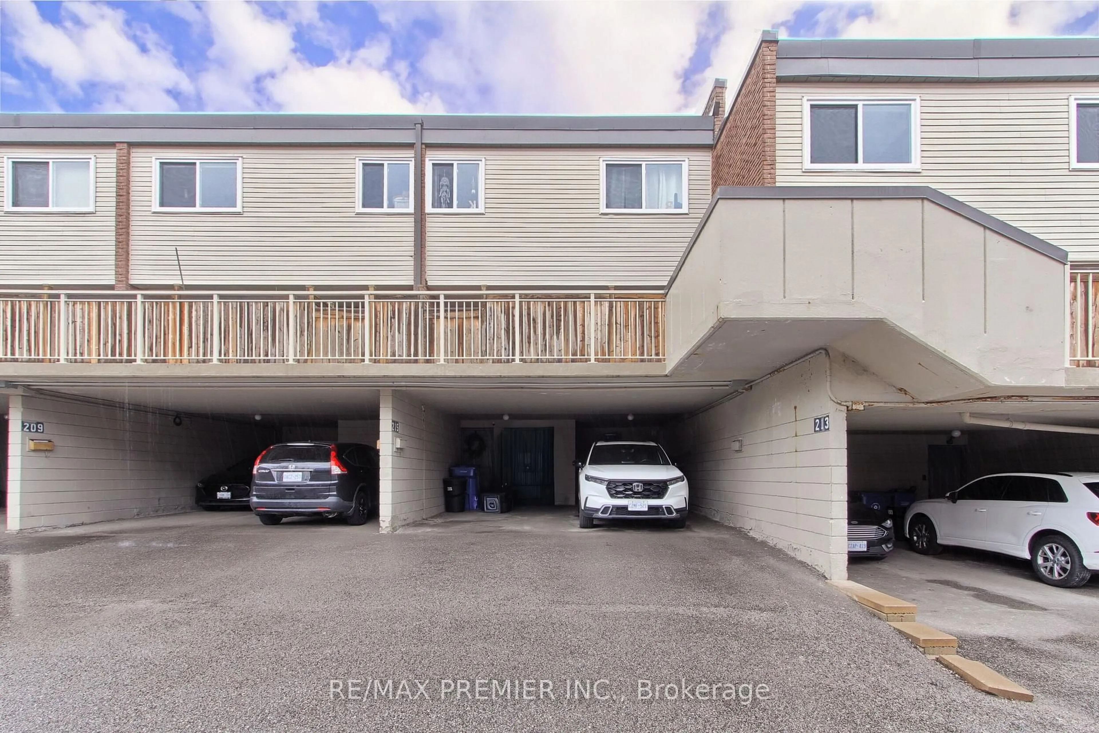 Unknown for 213 Milestone Cres, Aurora Ontario L4G 3M2