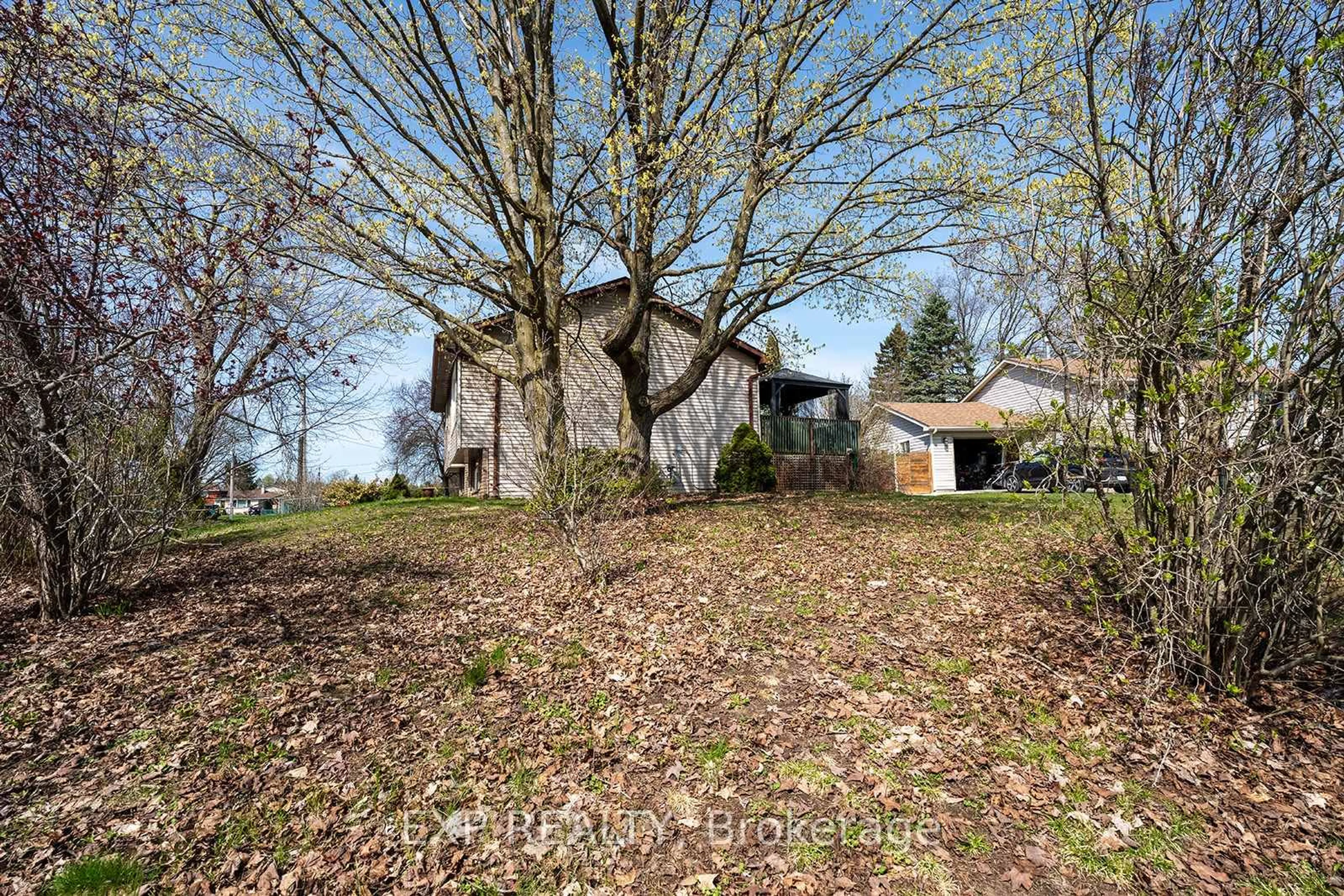 A pic from outside/outdoor area/front of a property/back of a property/a pic from drone, unknown for 45 Roth St, Essa Ontario L0M 1B0