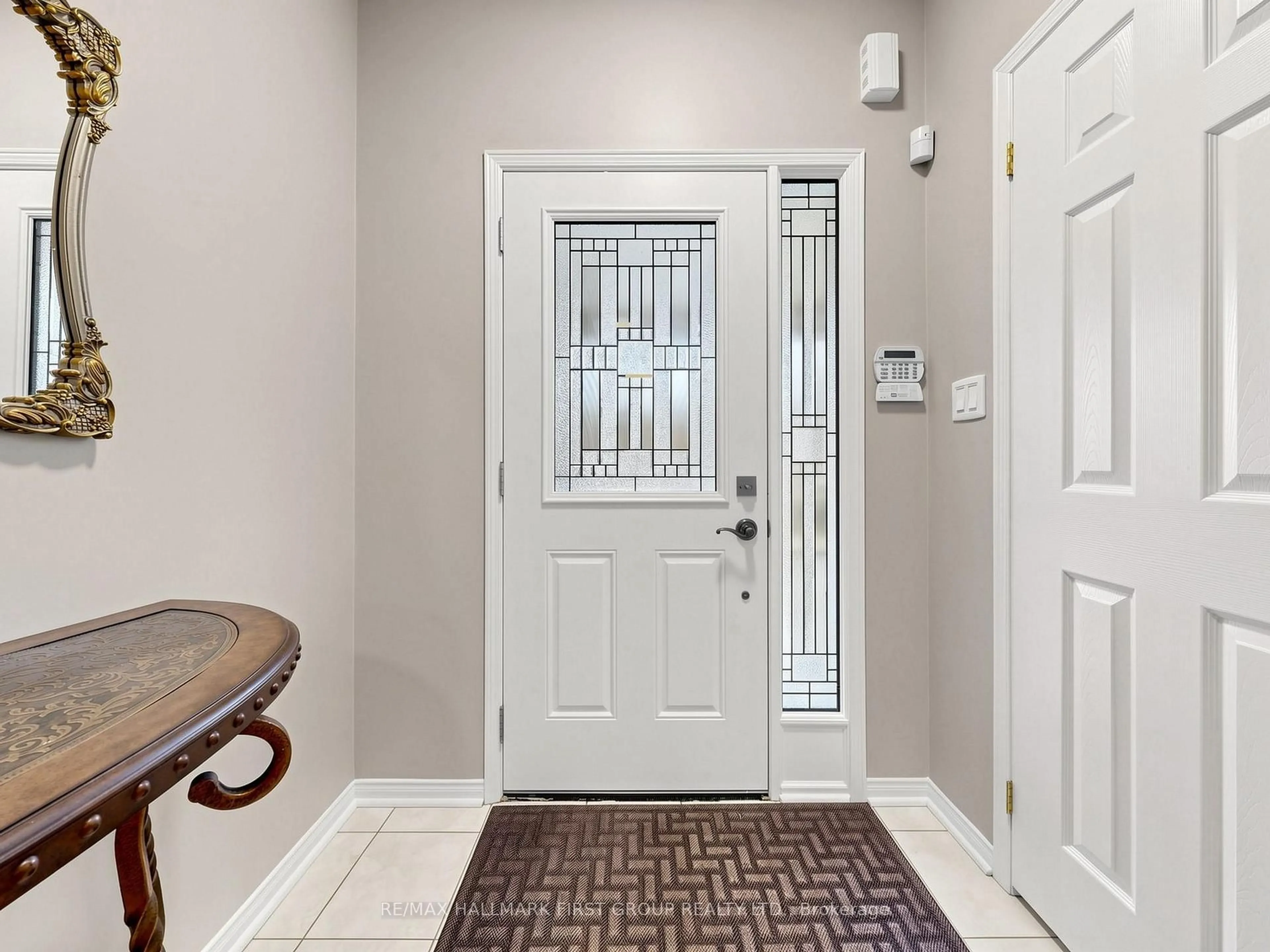 Indoor entryway for 325 Isaac Murray Ave, Vaughan Ontario L6A 4P2