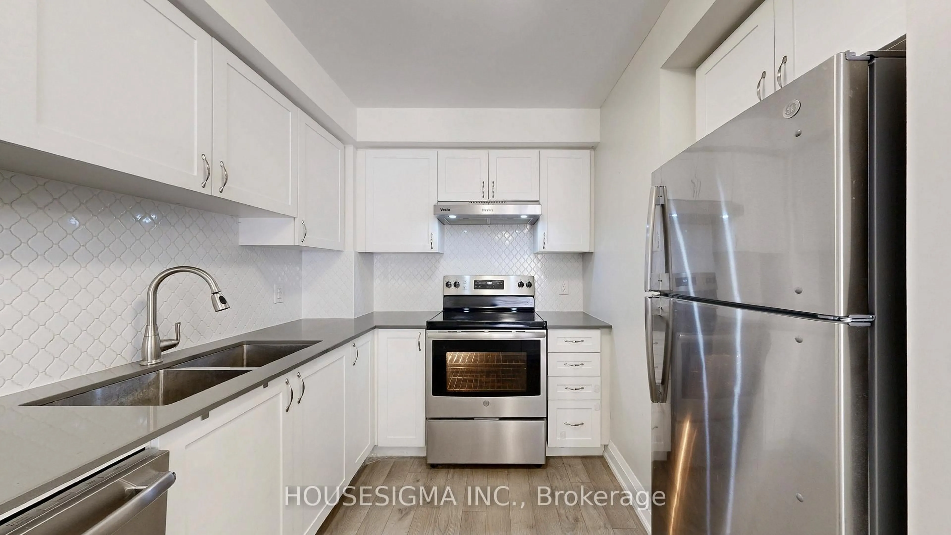 Standard kitchen, unknown for 481 Rupert Ave #2213, Whitchurch-Stouffville Ontario L4A 1T4