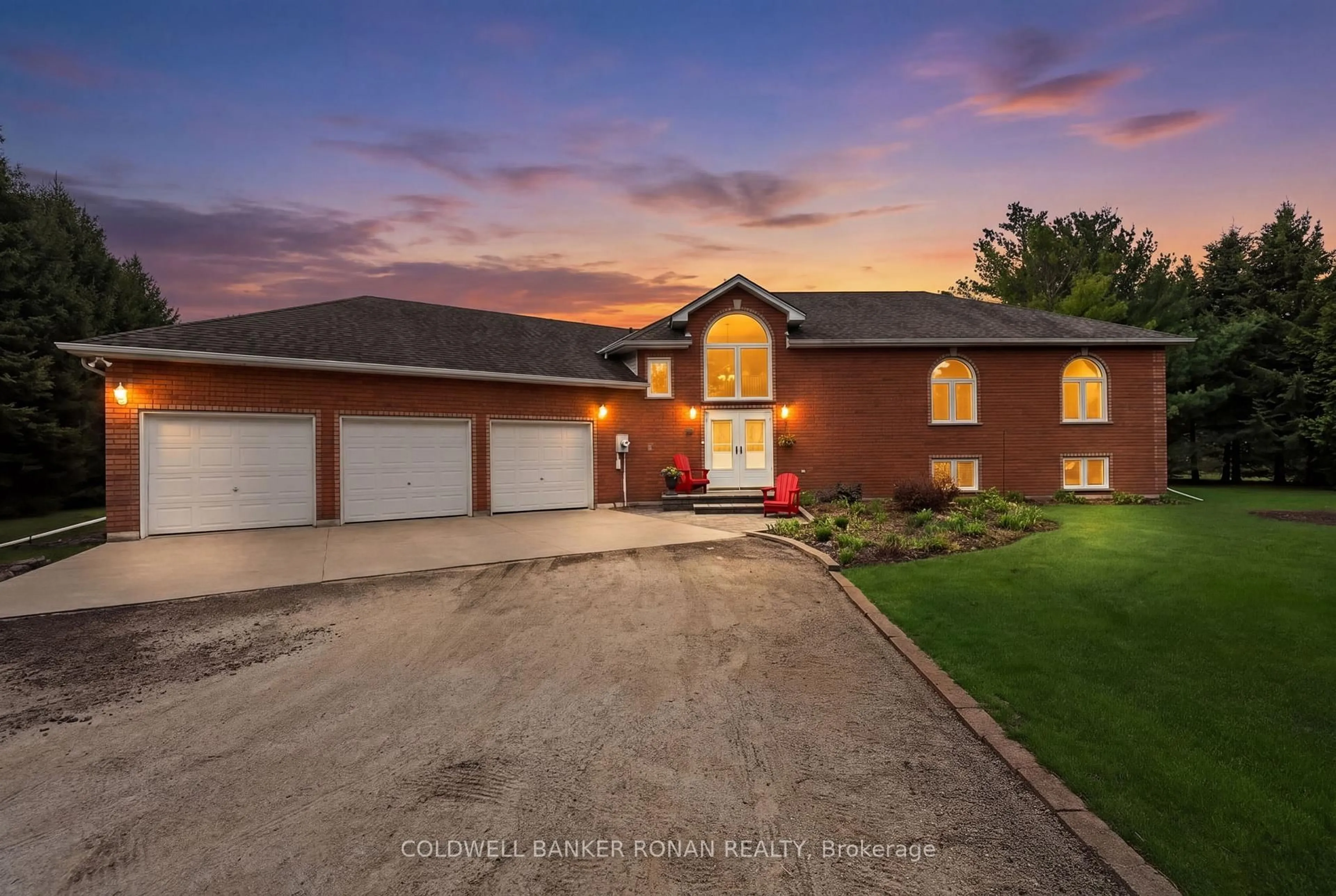 A pic from outside/outdoor area/front of a property/back of a property/a pic from drone, street for 4 Tioga Blvd, Adjala-Tosorontio Ontario L0M 1J0