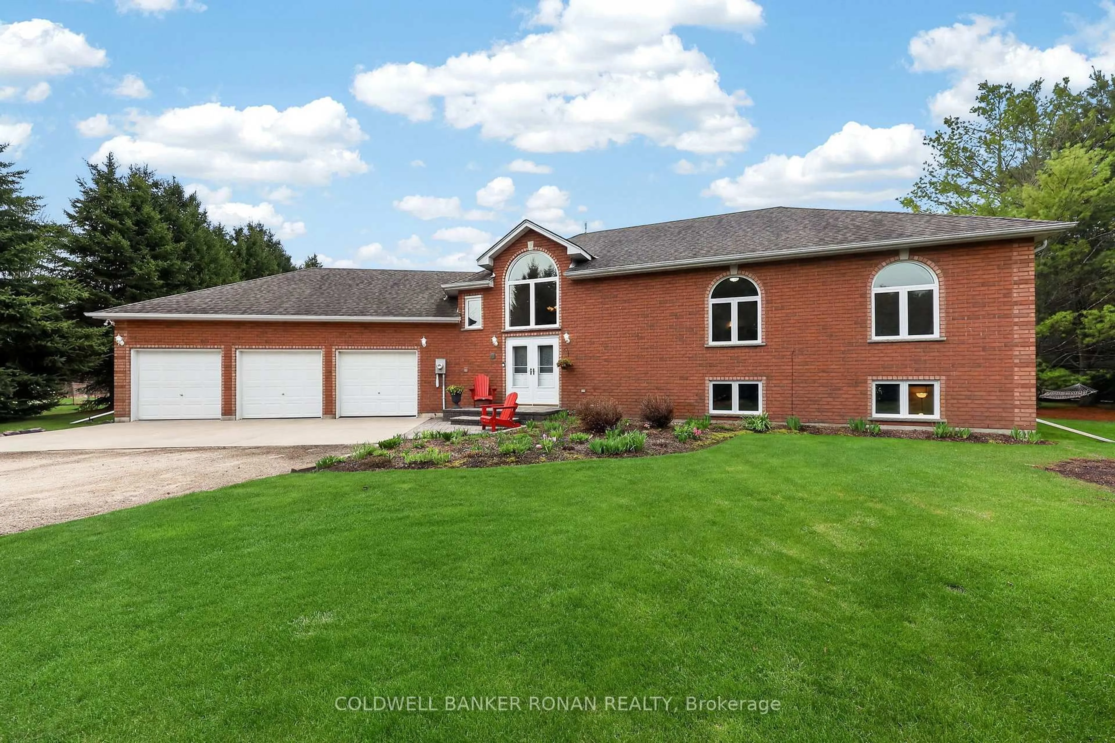 Home with brick exterior material, unknown for 4 Tioga Blvd, Adjala-Tosorontio Ontario L0M 1J0