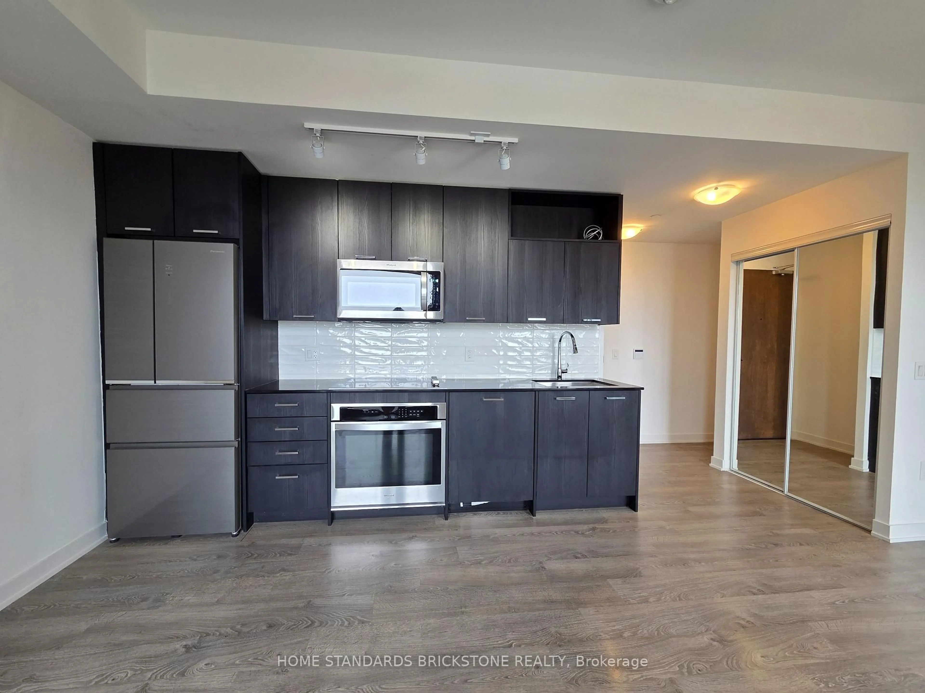 Open concept kitchen, unknown for 120 Eagle Rock Way #608, Vaughan Ontario L6A 5C2