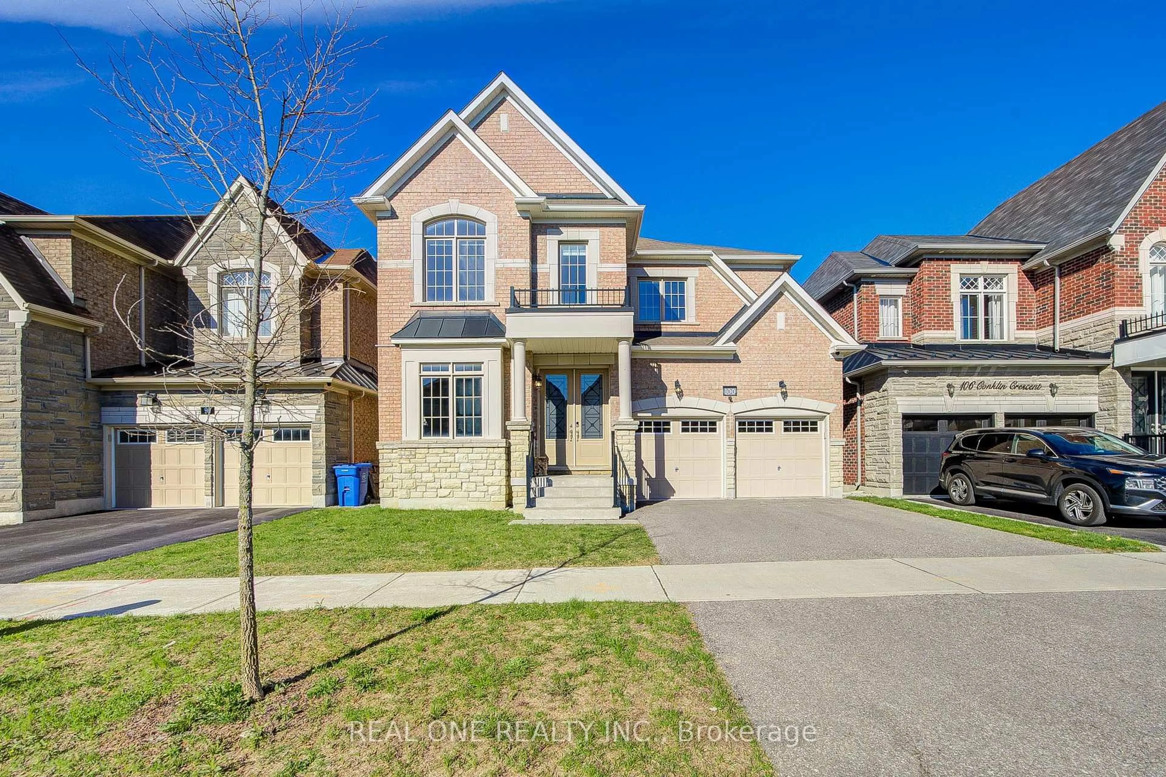 Home with brick exterior material, street for 100 Conklin Cres, Aurora Ontario L4G 0Z2