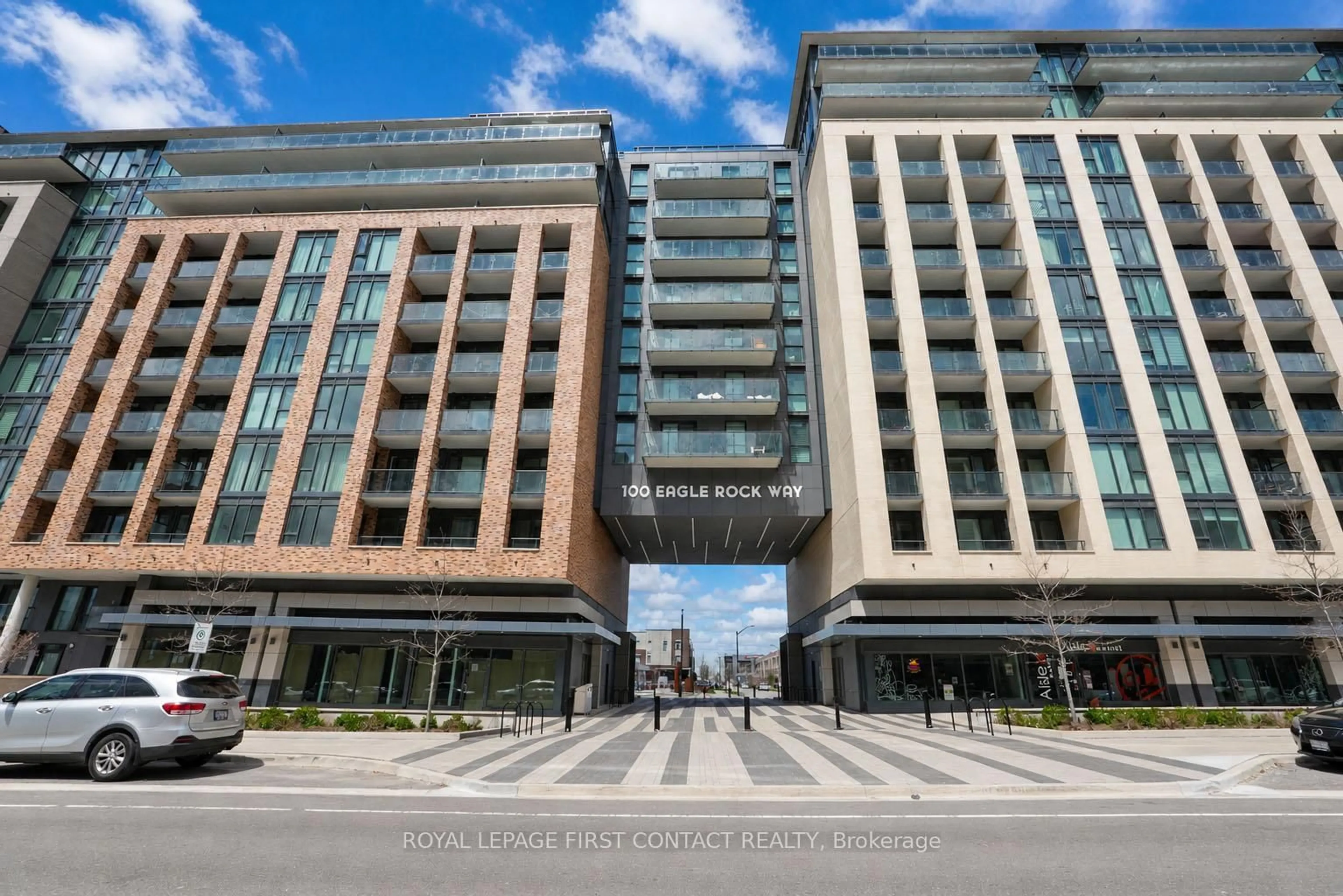 Indoor foyer for 100 Eagle Rock Way #407, Vaughan Ontario L6A 5B9