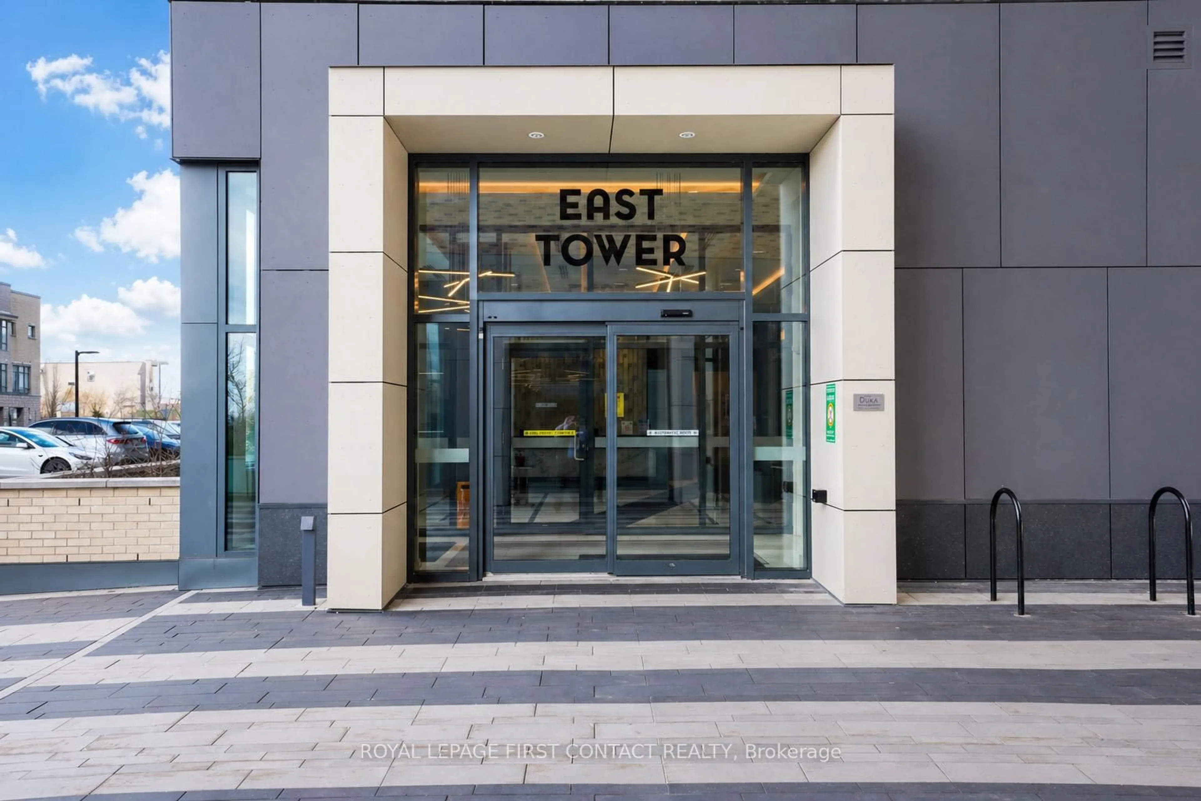 Indoor foyer for 100 Eagle Rock Way #407, Vaughan Ontario L6A 5B9