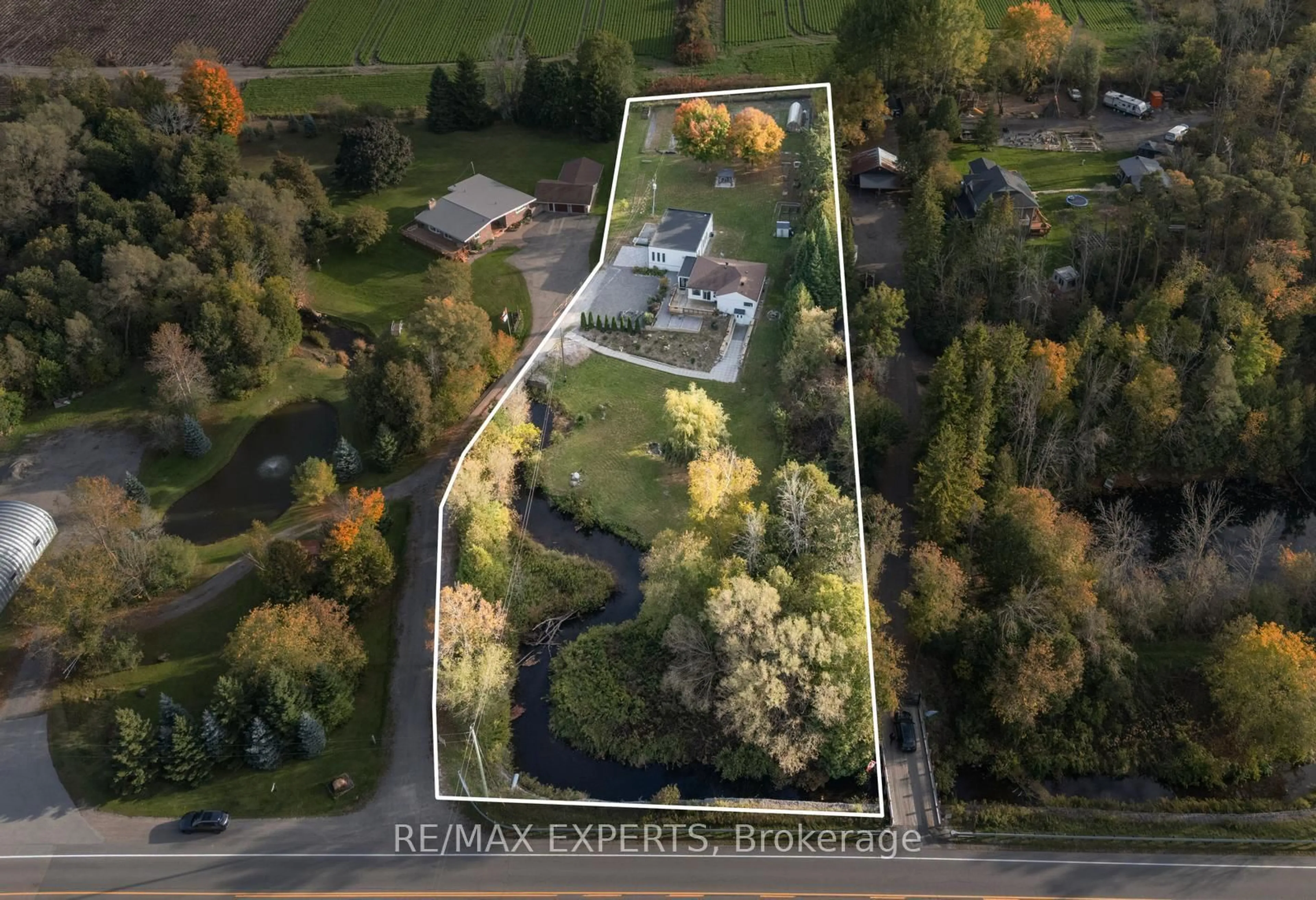 A pic from outside/outdoor area/front of a property/back of a property/a pic from drone, street for 2821 Mt Albert Rd, East Gwillimbury Ontario L0G 1R0